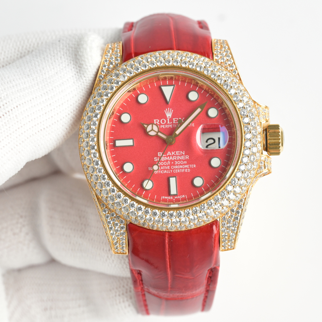 SJ 3135 ordinary dial 2150 Diamond dial 2350 2836 movement -100
New refilled diamond-encrusted ROLEX ? Rolex watch - Submariner (Submariner) ??YT1 gold alligator leather diamond-encrusted collection! A magnificent and luxurious watch, seductive and tense,