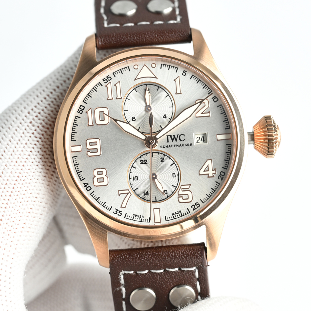 SJ white case 1450 gold case 1500
TW New product appearance level peak IWC's most dazzling star, Eternal kinetic moon phase expert. The new Pilot series IW51584 transparent case back watch. ??R33
[Case] 316L stainless steel case, polished very round. The 