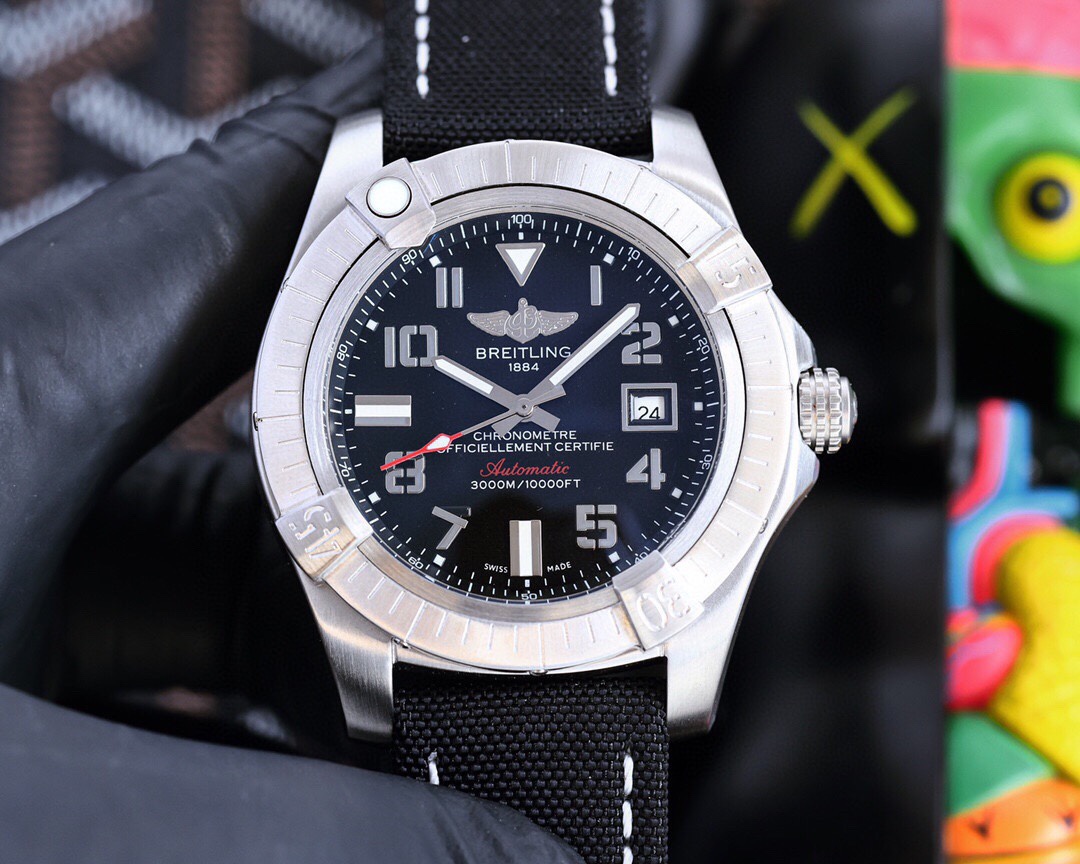550
?? Breitling Avenger Series Automatic Mechanical 43*13mm Arch Bridge Tempered glass Thai Oak Tape/Military Canvas strap Original Pin Buckle Avenger Blackbird Reconnaissance Aircraft carrying the mission to change history
