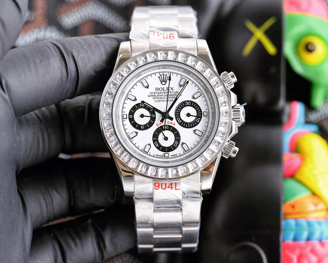 550?? Rolex top plaything Poison, if you don't like the same street watch Submariner, he will definitely be your kindred spirit. Based on Rolex 's most classic Submariner series Submariner, the bezel has been re-modified and then inlaid with top-quality n