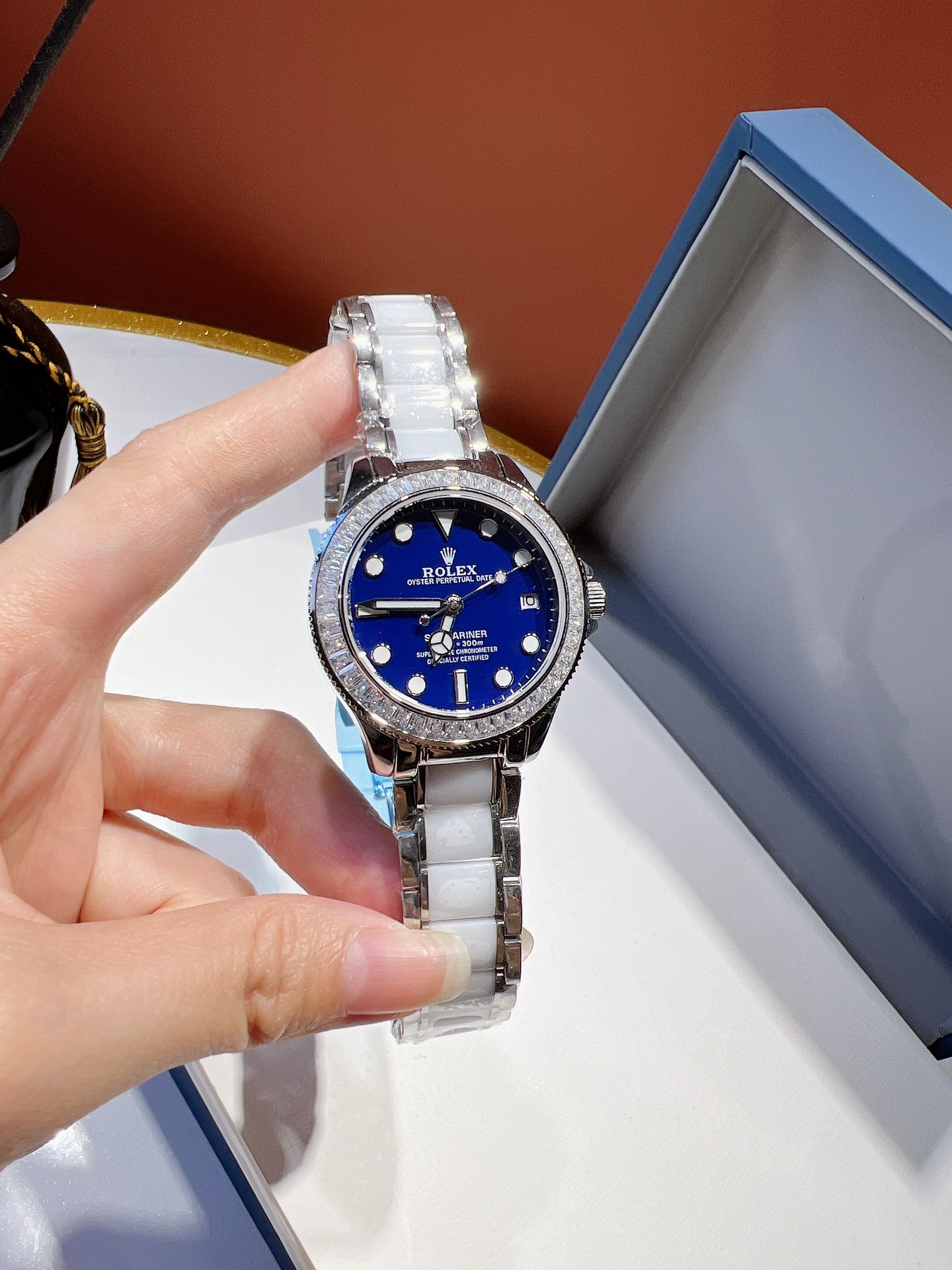 ?? 550
Latest item [Original counter image] Charming and harmonious ?? Can't put down ?? Luxurious design! The surface design of the flowers is hand-set with diamond-encrusted literal openwork braid design
[Brand] : Rolex (the real thing is more beautiful