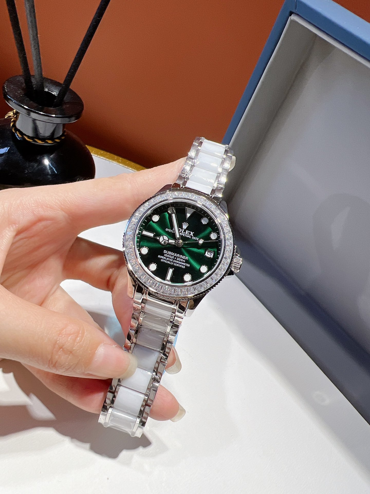 ?? 550
Latest item [Original counter image] Charming and harmonious ?? Can't put down ?? Luxurious design! The surface design of the flowers is hand-set with diamond-encrusted literal openwork braid design
[Brand] : Rolex (the real thing is more beautiful