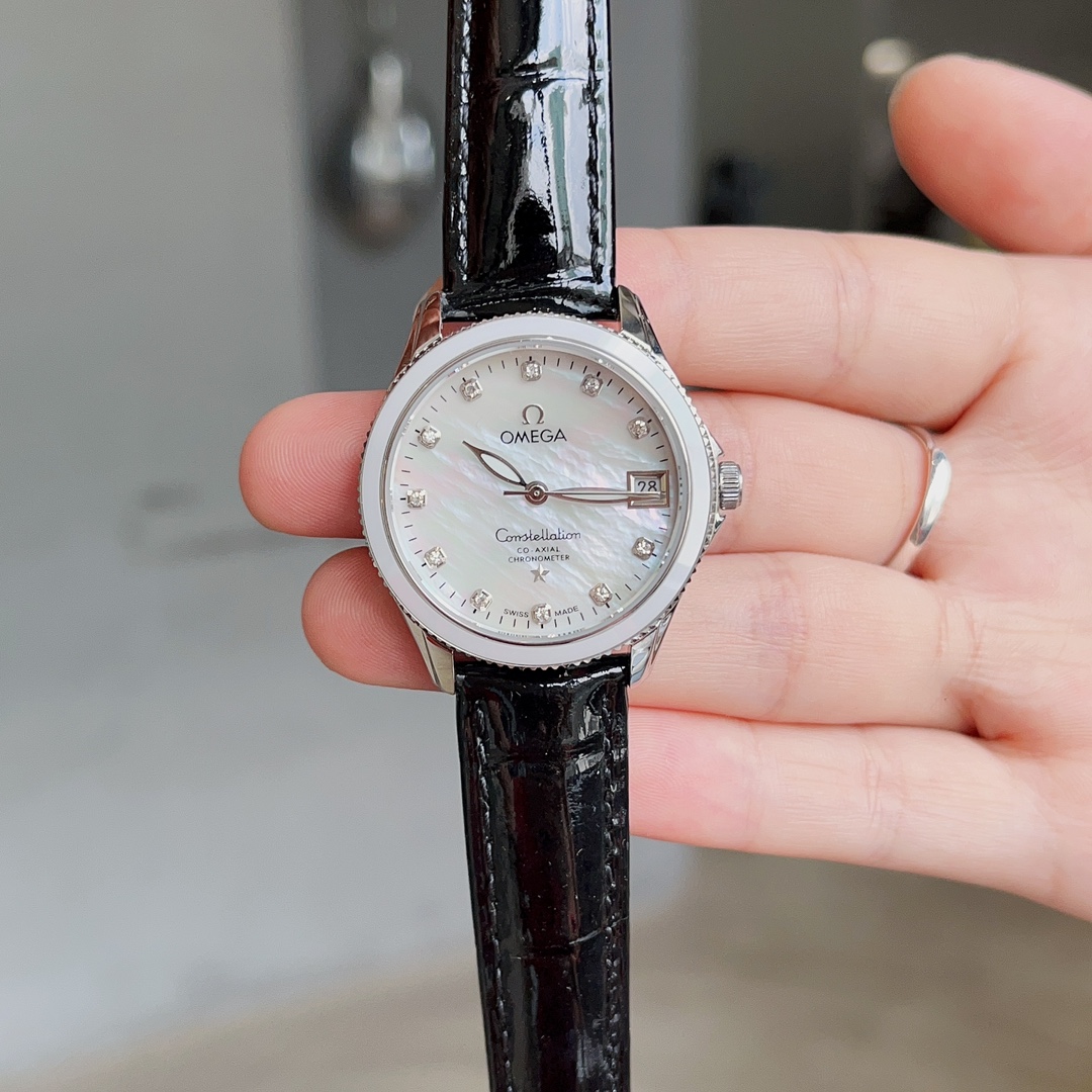 ?? 550
Brand: OMEGA -OMEGA latest recommendation zero repair
Type: [Cool] Ladies' watch
Case: 316 stainless steel (with fine workmanship)
Strap: Imported genuine cowhide/ceramic strap between stainless steel (two options available)
Movement: Imported 8215