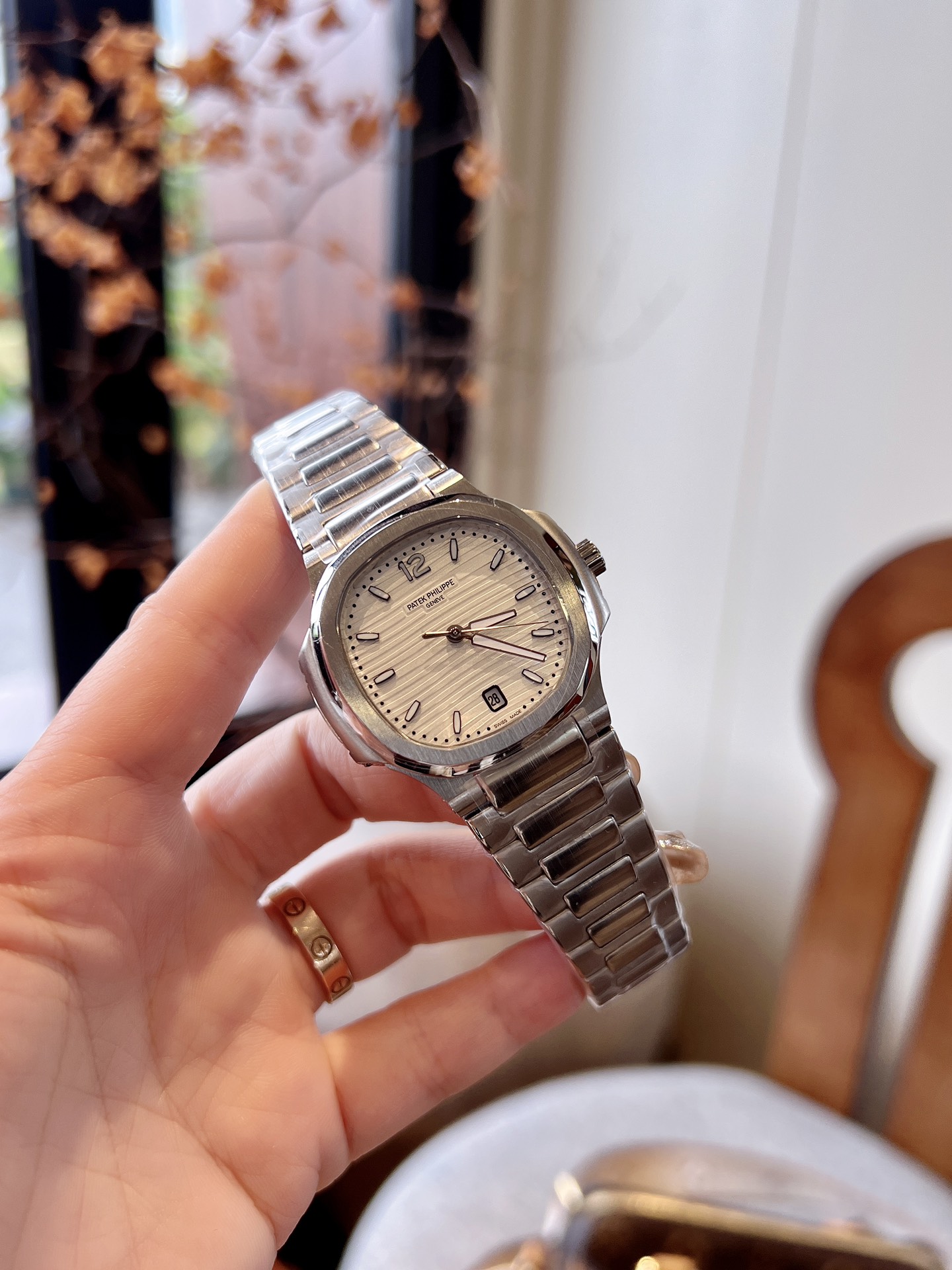 [?? White 430 gold 450 diamond ring ?30]
Human little rich lady 's choice - Fashionable elegant Lady Nautilus 7118 series.
This IS definitely PateK FilI 's graduation COLLECTION Little Red BOOK Endless RECOMMENDATIONS SIMPLE and PLAIN to wear VERY ELEGANT