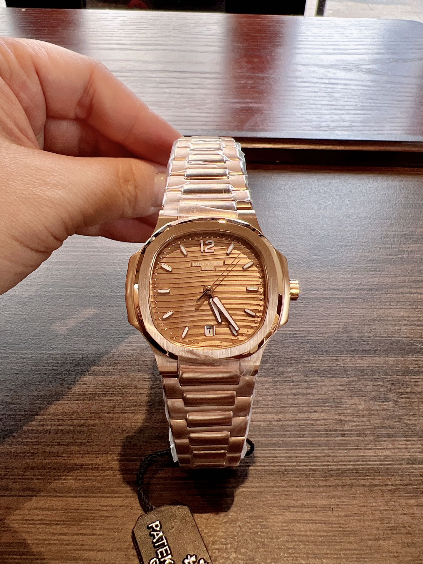 [?? White 430 gold 450 diamond ring ?30]
Human little rich lady 's choice - Fashionable elegant Lady Nautilus 7118 series.
This IS definitely PateK FilI 's graduation COLLECTION Little Red BOOK Endless RECOMMENDATIONS SIMPLE and PLAIN to wear VERY ELEGANT