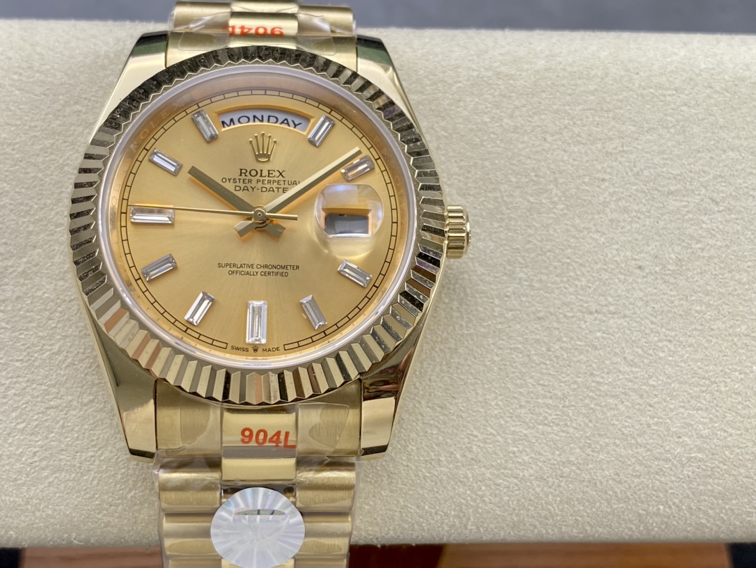 ??580 Rolex Double Calendar Day-Datejust Series 40mm
[Diameter] 40mm
[Movement] Equipped with an automatic mechanical movement
[Bezel] Rolex RingCommand triangular bezel/aperture
[Mirror] Scratch-resistant sapphire glass mirror
[Material] Imported 316L st