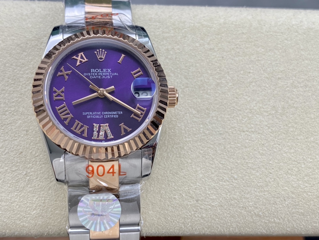??580 Women Rolex Single Calendar Datejust 31mm
[Diameter] 31mm
[Movement] Equipped with an automatic mechanical movement
[Bezel] Rolex RingCommand triangular bezel/aperture/diamond bezel
[Mirror] Scratch-resistant sapphire glass mirror
[Material] Importe