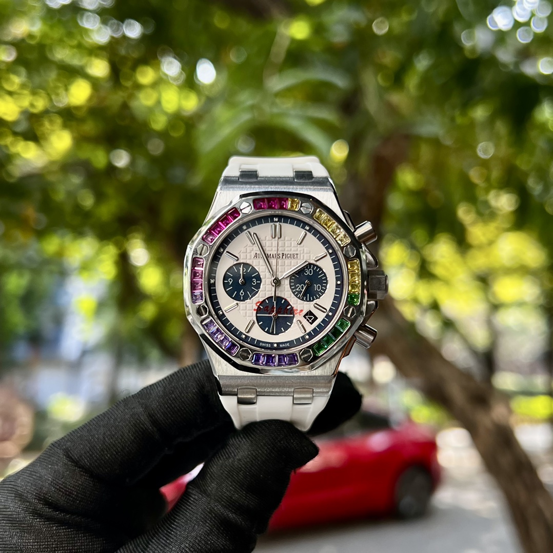 ???? White 530/ rose 550??
Audemars Piguet Royal Oak Offshore Series 26236????
Counter latest blue square diamond, exclusive high edition ??? ?
This is a unique Audemars Piguet spirit watch, the new 37mm women's watch breaks the routine, set with dazzling