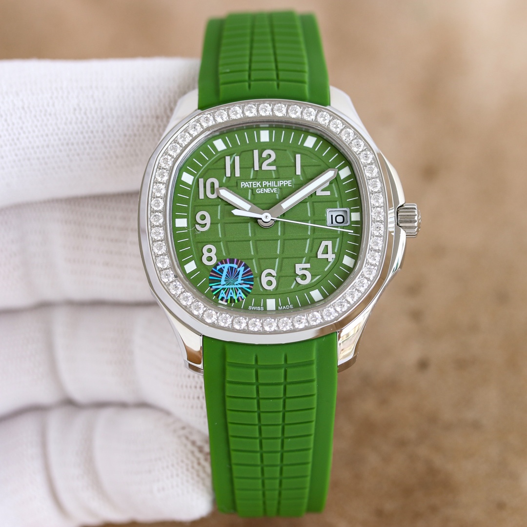 White 1650 gold 1700
The GR Patek Philippe Aquanaut Luce5268 collection, meaning "light" in Italian, features a reinterpreted modern casual fashion style with a polished and brushed CNC-engraved circular octagonal aesthetic case, exuding elegance. The 48 