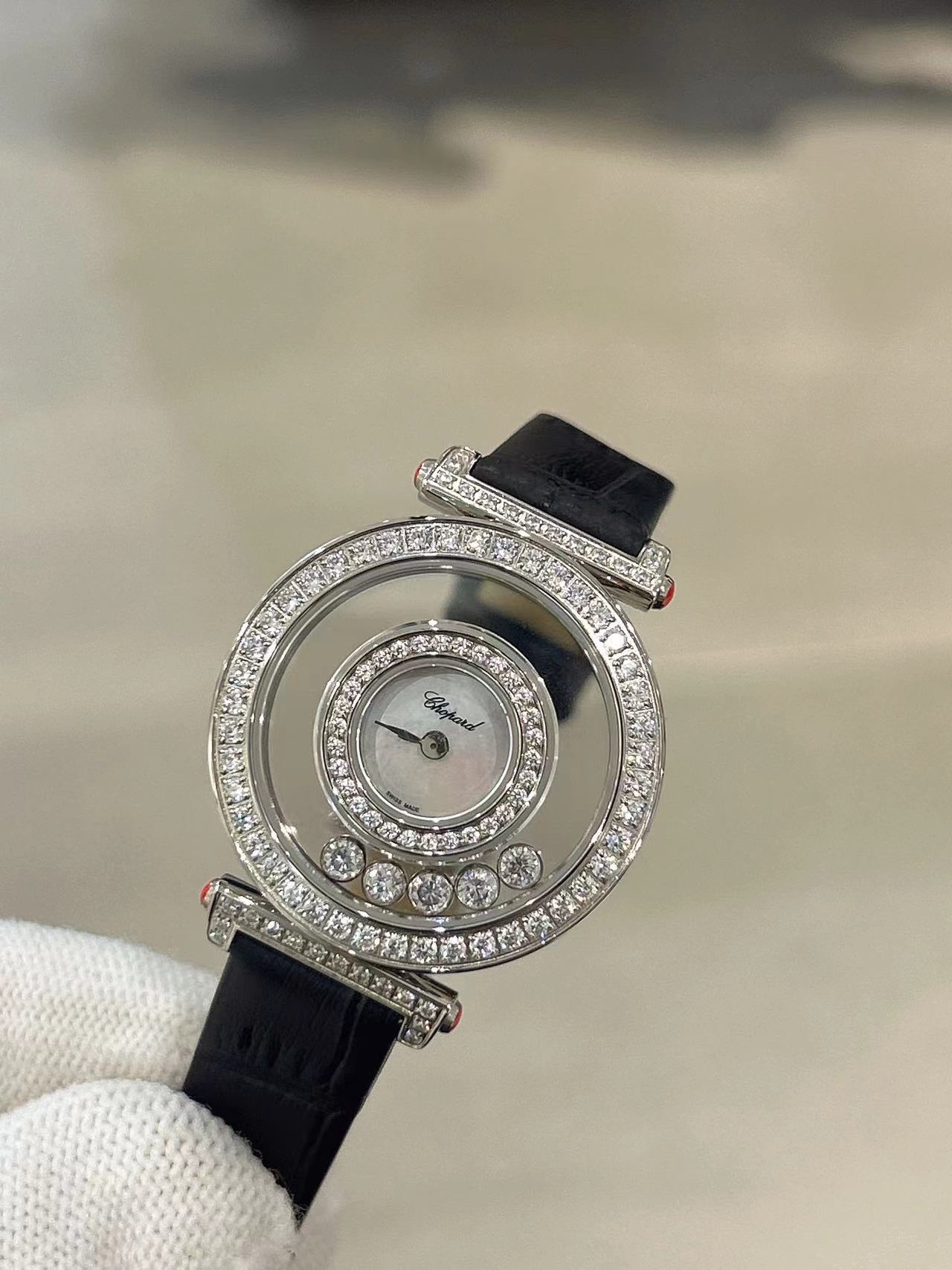 ??600 latest market top-of-the-line version ? happy Diamond chopard series ?? The best-selling chopard (Chopard) happy sport series that will make you beautiful without friends! Ladies' watch! So WITH modern FASHION design STYLE, perfectly PRESENT THE ava