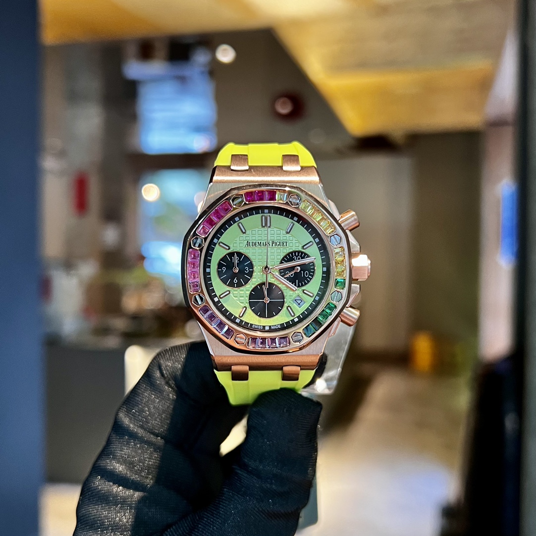 ???? White 530/ rose 550??
Audemars Piguet Royal Oak Offshore Series 26236????
Counter latest blue square diamond, exclusive high edition ??? ?
This is a unique Audemars Piguet spirit watch, the new 37mm women's watch breaks the routine, set with dazzling