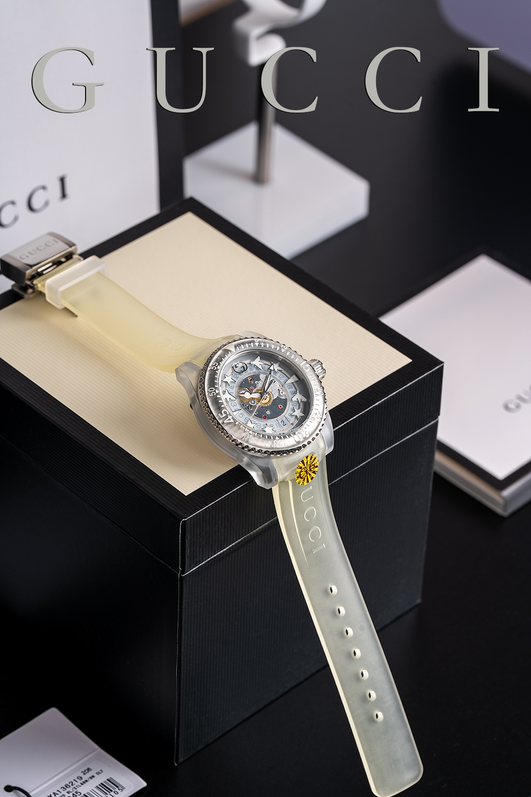 ??650 (G6 introduced)
A new Gucci Dive collection of watches, inspired by diving watches, features transparent dials adorned with elements such as bees, stars ??, evoking true memories.
With the support of sustainable craftsmanship, the watch has been upd