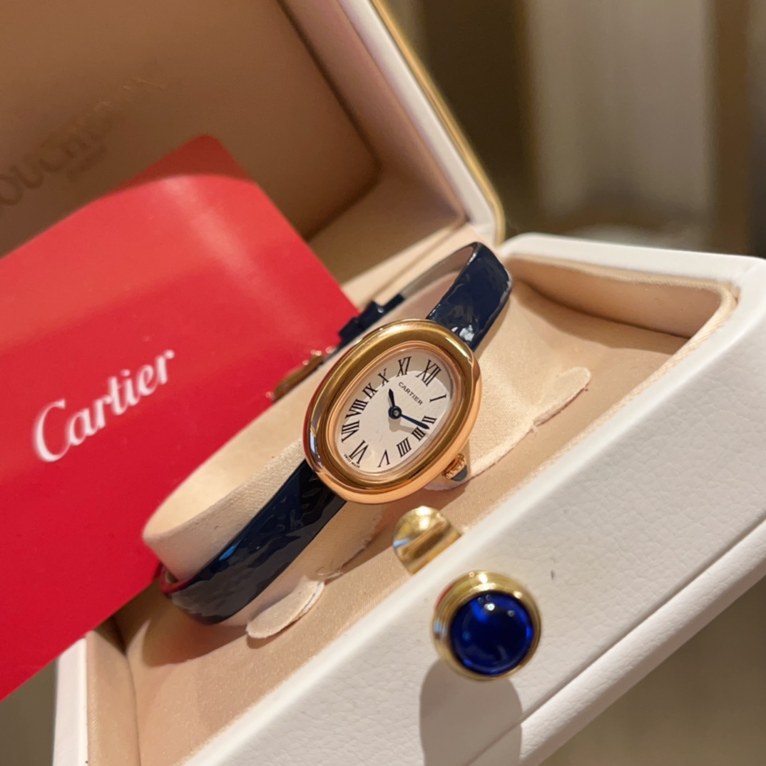 ?? White shell 320 gold 350 mini size white shell 350 gold 380
Cartier Bathtub collection mini sizes are here ?? Mini world ?? elegance representative ??
The Baignoire Bathtub collection watches, in the elegant European bathtub shape, perfectly interpret 