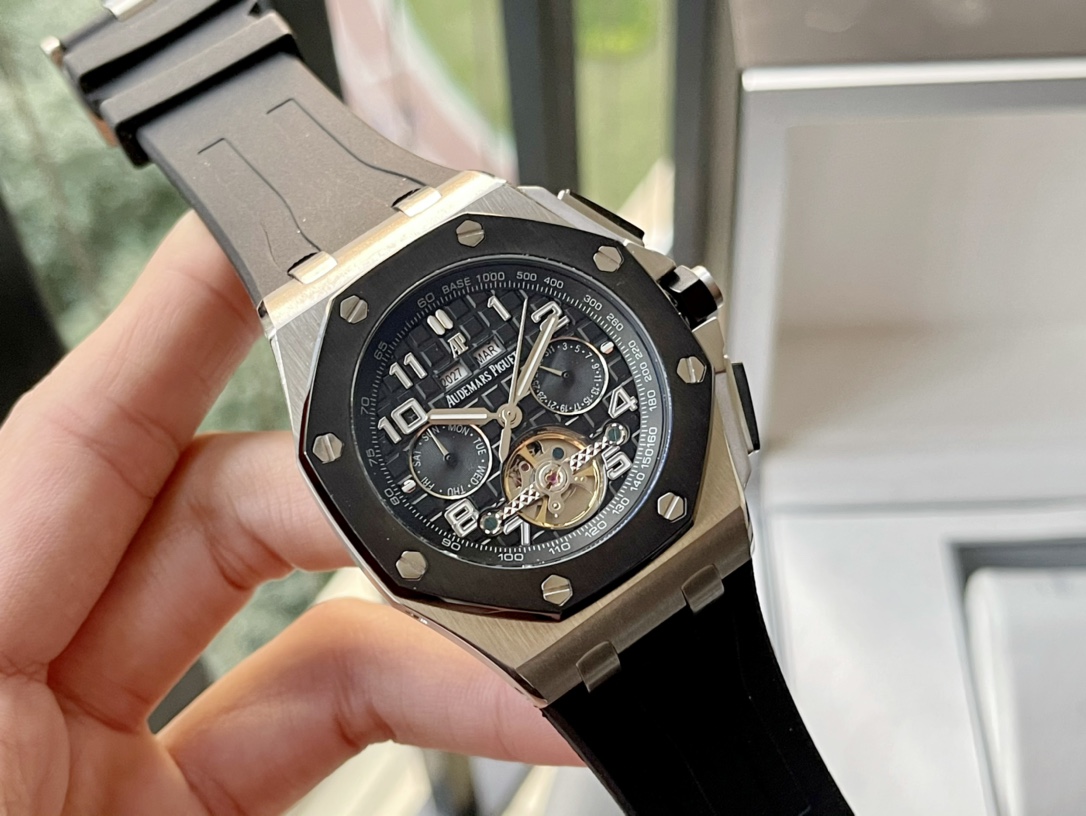 seven hundred. Audemars Piguet ? ? Royal Oak Offshore collection Anti-glitch treated mineral glass 42mm*14mm waterproof tape with AP lettering original clasp with a replica of the original 3126 rotor automatic mechanical movement octagonal brushed steel c