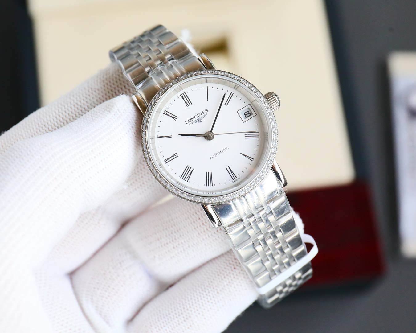 Produced by Taiwan factory
LONGINES- Boya Couple Series watch men size 39.5X11mm. The women's size is 32??10mm. The case features a thin, curved case (water-resistant up to 120 meters), a delicate and round case side (full of texture), double sapphire cry