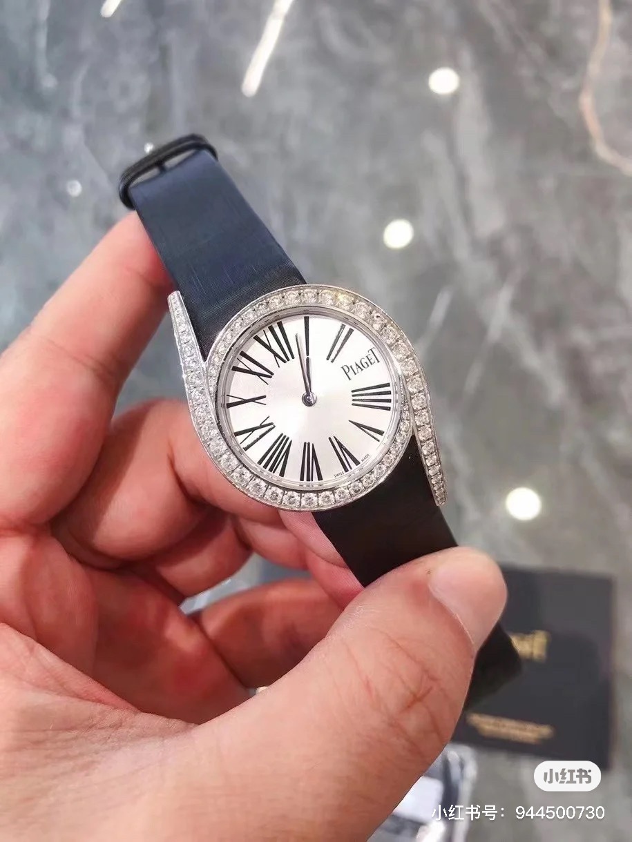 [?? Batch 240.260] The new Piaget Lime light collection of watches, with its unique design, leads the fashion trend and is endorsed by international superstar Gong Li, is bound to become the new identity of Piaget 69 print, Swiss quartz 32mm