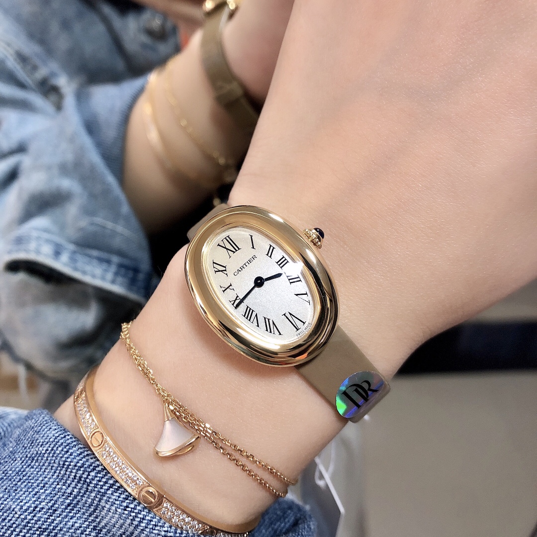 ?? 750 Baignoire Bathtub collection watch, elegant European bathtub shape, perfectly interprets Cartier 's classic aesthetic and brings a refreshing force to watch design
Another classic from Cartier, the bathtub collection. I was shocked when I got the a