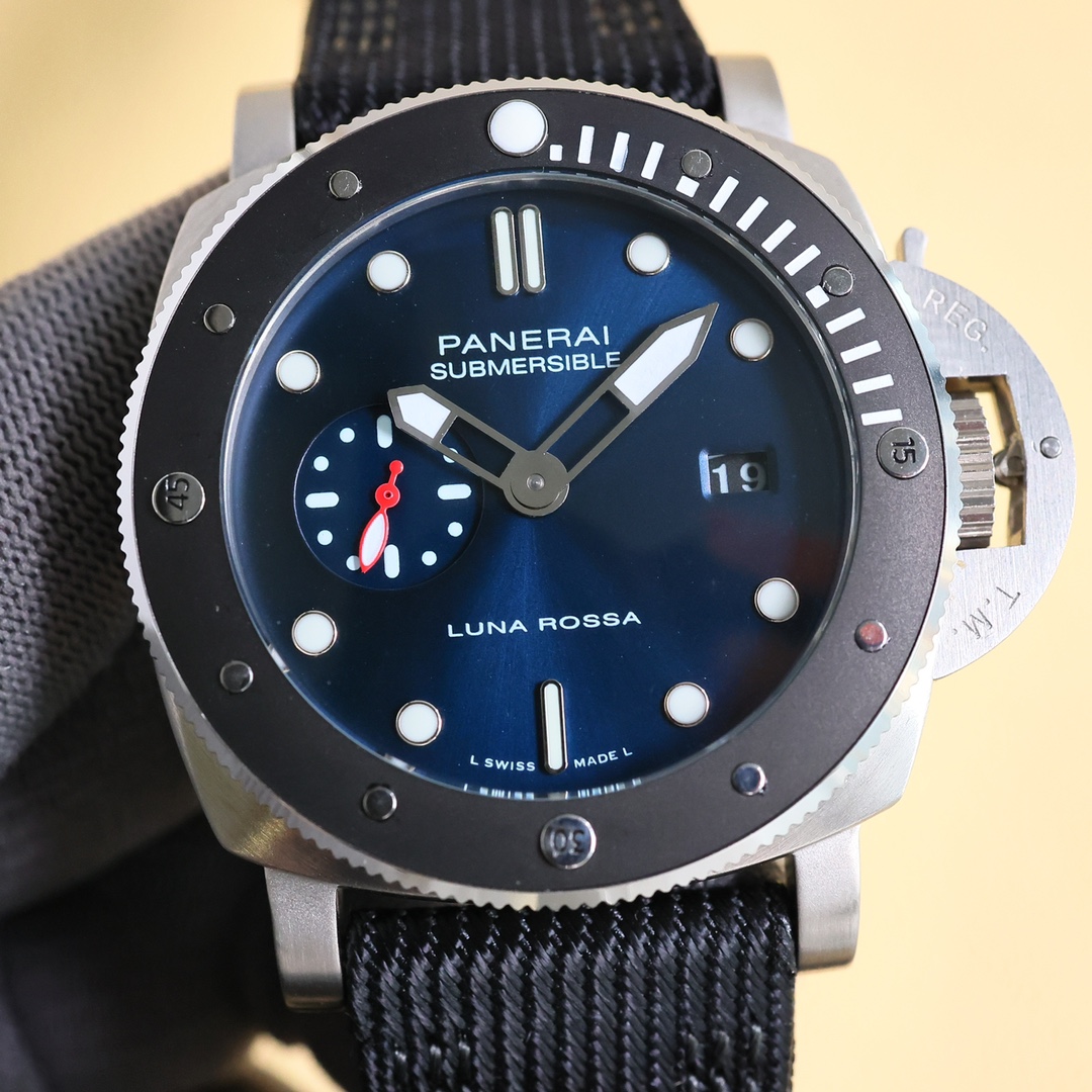 770 [Latest V7 version -PAM01070] Panerai SUBMERSIBLE BGM-Tech ? - 47mm submersible series metal-glass watch ?? with original imported 2555 automatic mechanical movement ?? Made of Panerai 's new BGM-Tech ? material The submersible BMG-Tech ? - 47mm metal