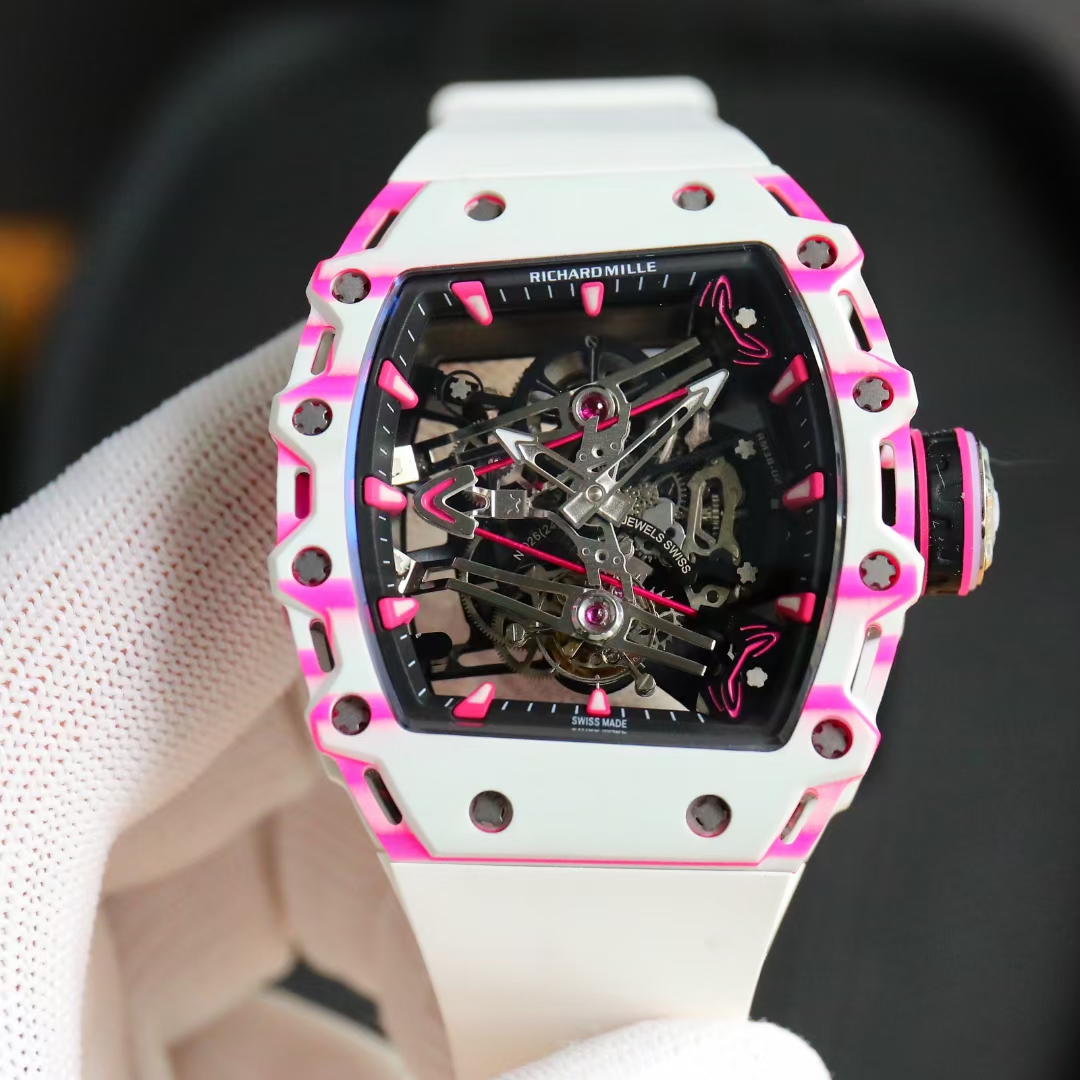 ?? Richard Tourbillon ??
R M Richard Mille and professional golfer Bubba Watson have worked together for more than a decade and have developed several timepieces, but pink has been Bubba's obsession to some extent and has not yet appeared in any of them.
