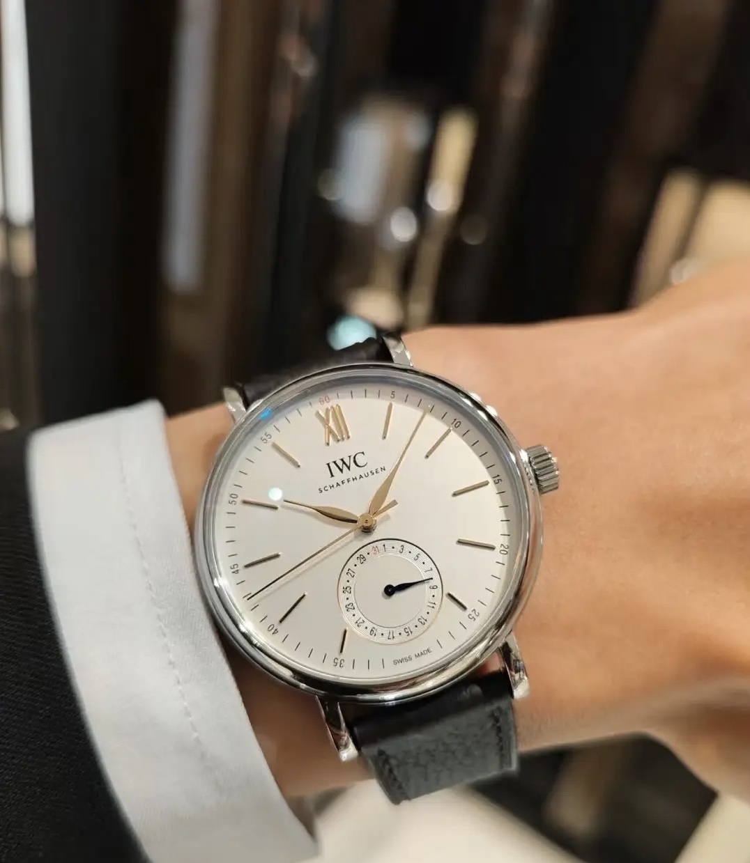 White case 580 Rose gold 600.
IWC introduces the Portofino (IW359201) pointer calendar function, the most popular simple, elegant and grand dress style watch! The 6-digit dial is the latest calendar dial! [Case] The 39mm case is the same as the original! 