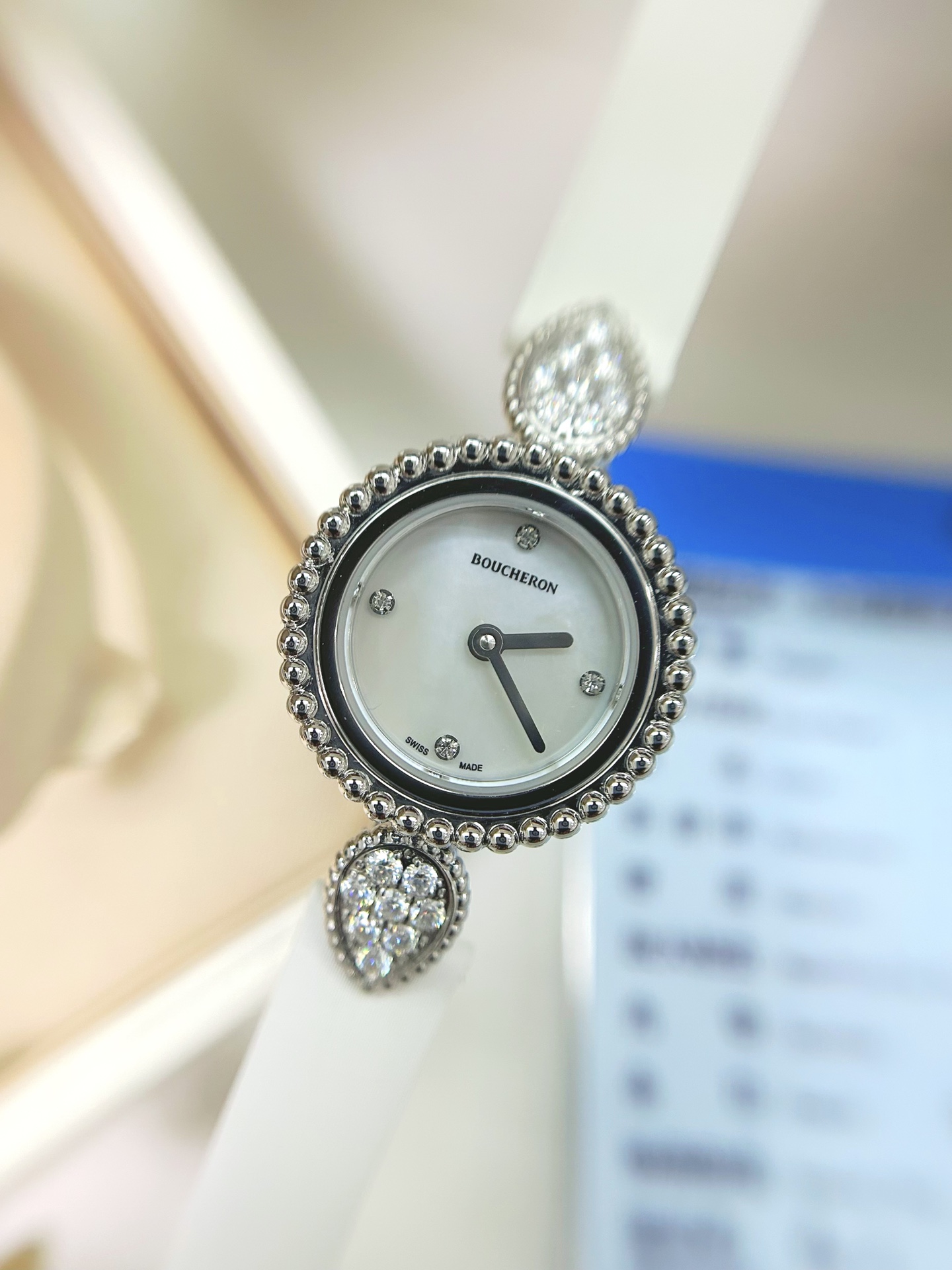 950 gold 1000 diamonds ?200 New high quality: boucheron 's Serpent Boheme collection watches are now available!
Romantic Bohemian style, elegant and soft; With the classic teardrop-shaped and beaded bezel design, it creates exquisite watches.
[With a 316L