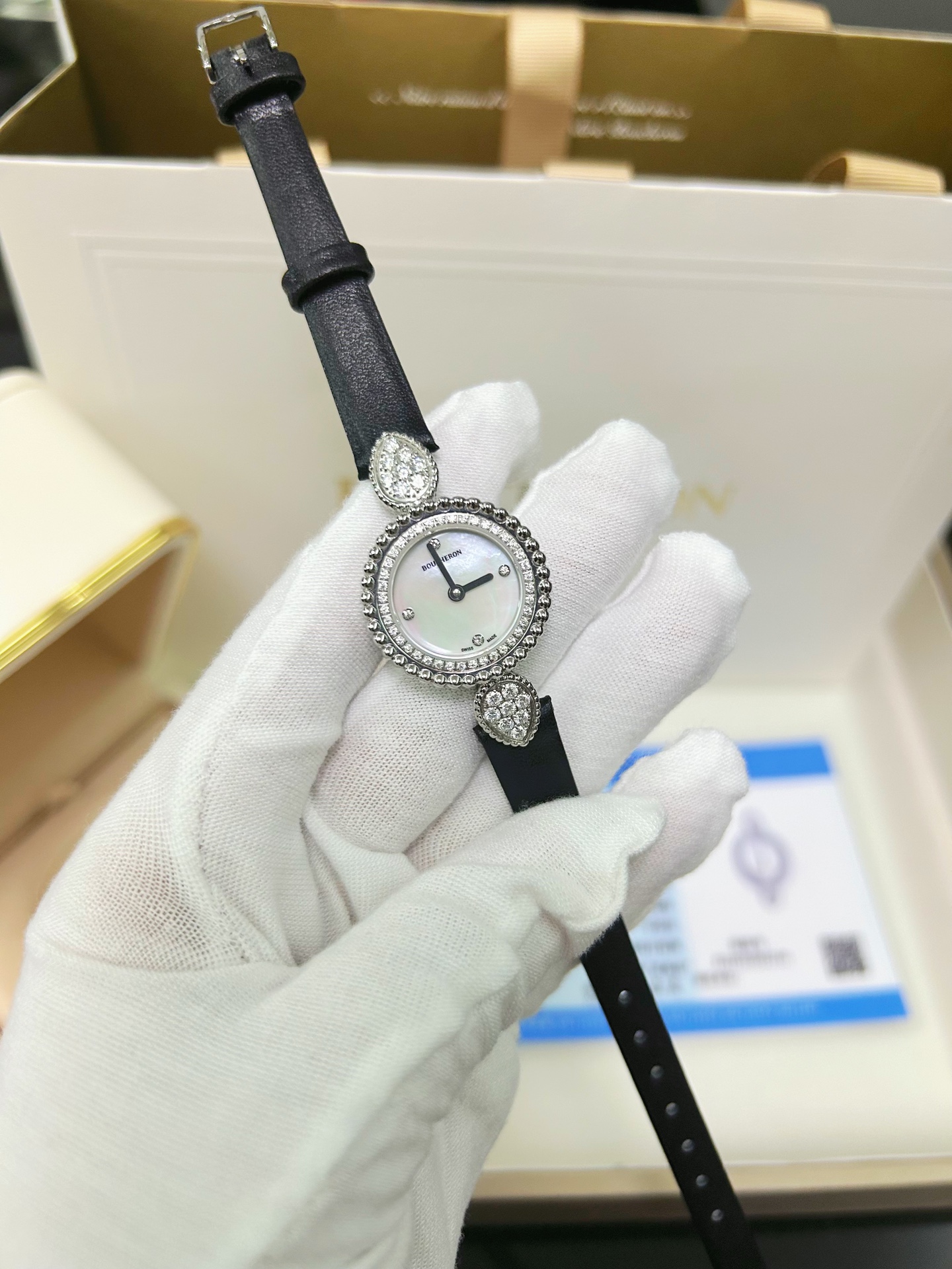 950 gold 1000 diamonds ?200 New high quality: boucheron 's Serpent Boheme collection watches are now available!
Romantic Bohemian style, elegant and soft; With the classic teardrop-shaped and beaded bezel design, it creates exquisite watches.
[With a 316L