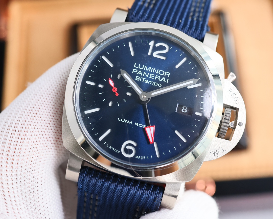 950?? Panerai - The new Luminor Marina collection features Super-LumiNova luminescent coating, which makes the luminescent green shine on and on, as if a luminous gravitational force, taking you through a time tunnel under the sea, interpreting Panerai's 