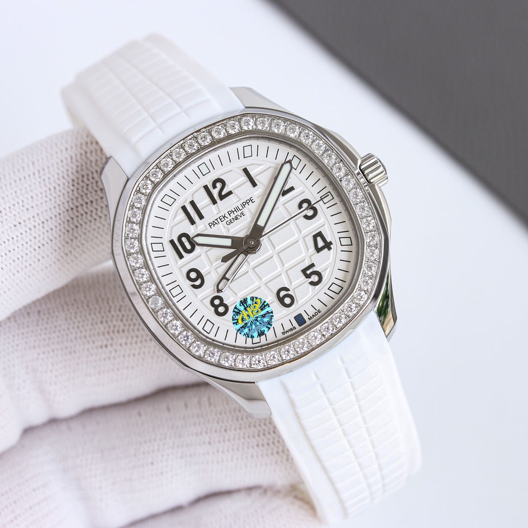 White case 1500 Gold case 1550 New buckle ?50
GR Patek Philippe Aquanaut Luce5268 collection, meaning "light" in Italian, reinterpreted modern casual fashion style, with a polished and brushed CNC-engraved circular octagonal aesthetic case, elegant temper