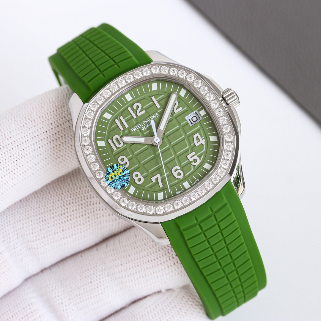 White case 1500 Gold case 1550 New buckle ?50
GR Patek Philippe Aquanaut Luce5268 collection, meaning "light" in Italian, reinterpreted modern casual fashion style, with a polished and brushed CNC-engraved circular octagonal aesthetic case, elegant temper