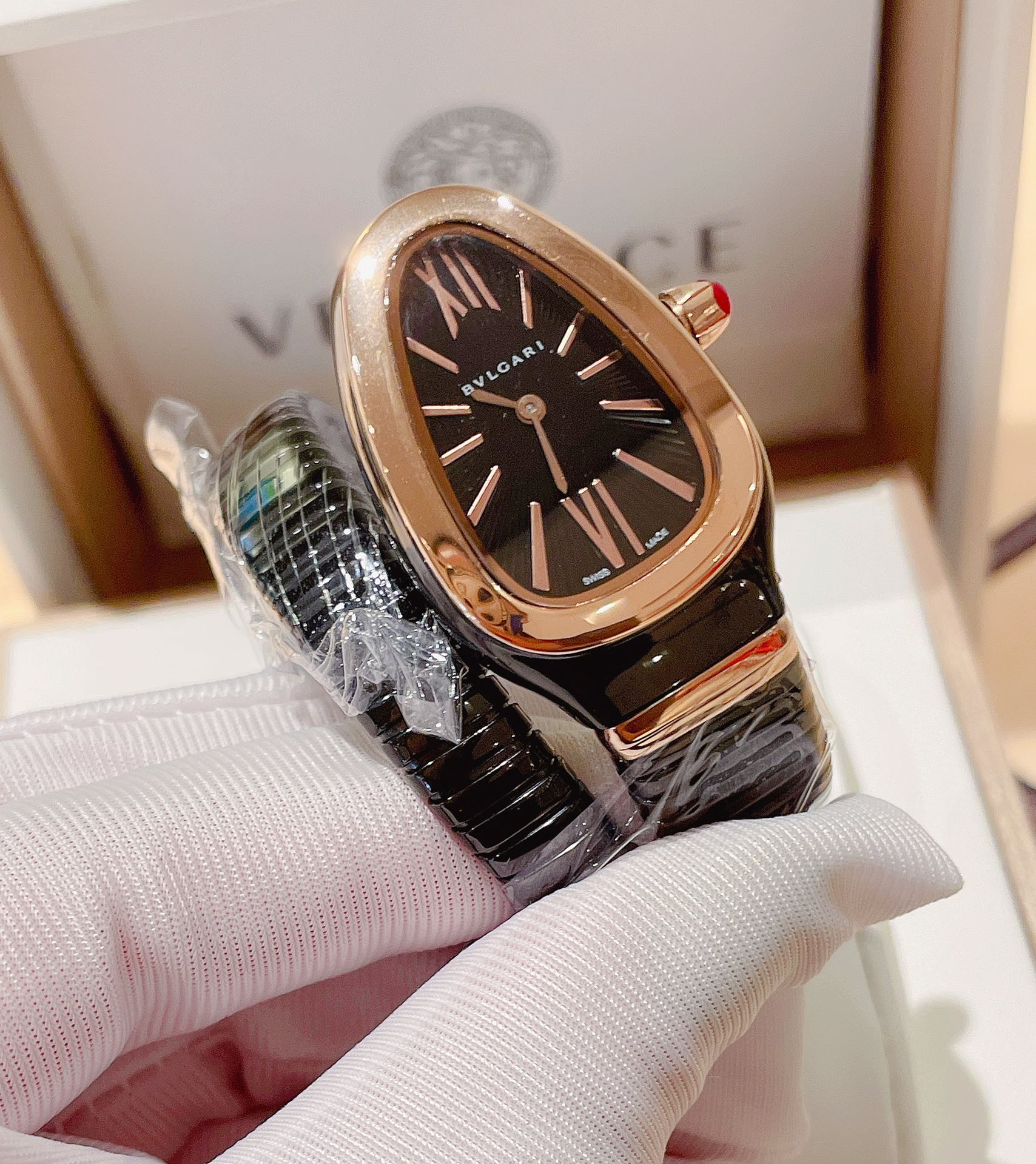 [?? Batch 280 rose gold 300 diamond ring ?20] Bulgari Snake perfectly replicates the classic snake shape, the latest color, fine and delicate workmanship, only for the rich and beautiful ?? The snake shape watch is definitely Bulgari 's original product, 