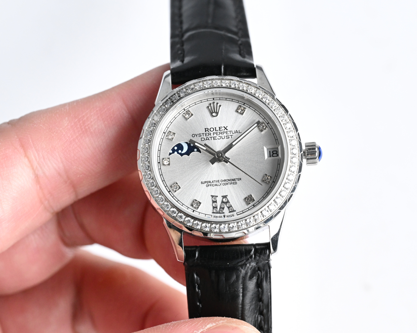 White case 1000, gold case 1050
??????2025 bestseller recommendations for Best women ROLEX New RoolEX Ladies Jewelry Series Moon [Moon] Phase [Sun] Series ?? 9-position Sun, Moon and stars function, with original imported call8217 Moon phase movement (0 r