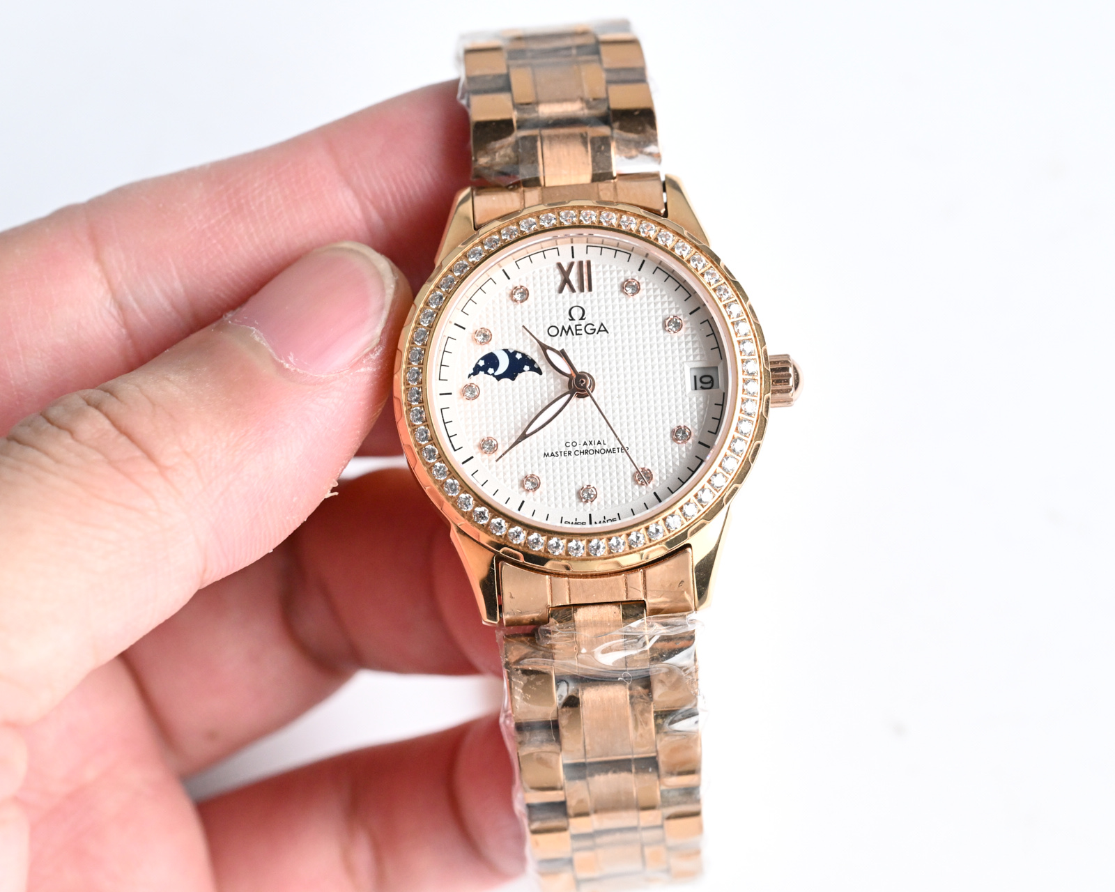 White shell 1050, gold shell 1100
[Rose][Rose] ?????? Recommended best women Omega New Moon [Moon] phase [Sun] series ?? 9-digit Sun Moon star function, unique 4 o 'clock small seconds logo, with original imported call8217 moon phase movement (0 repair 0 