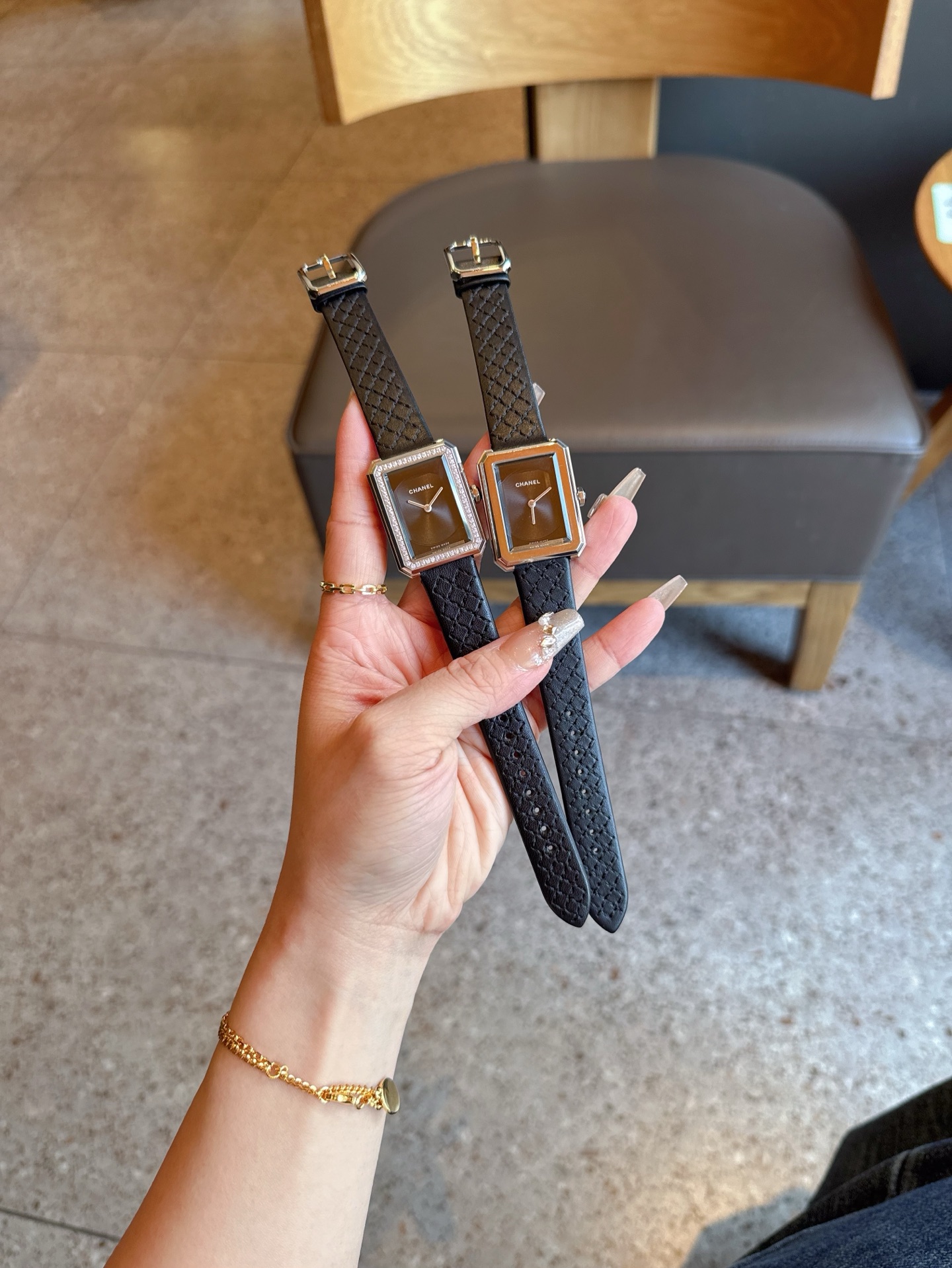 ?? White 350 Gold diamonds ?30 Crocodile leather ?200
Chanel Boy.Friend watch new upgraded American alligator leather version Quality upgraded all the details consistent with the original This watch fully incorporates the design elements of a men's watch,