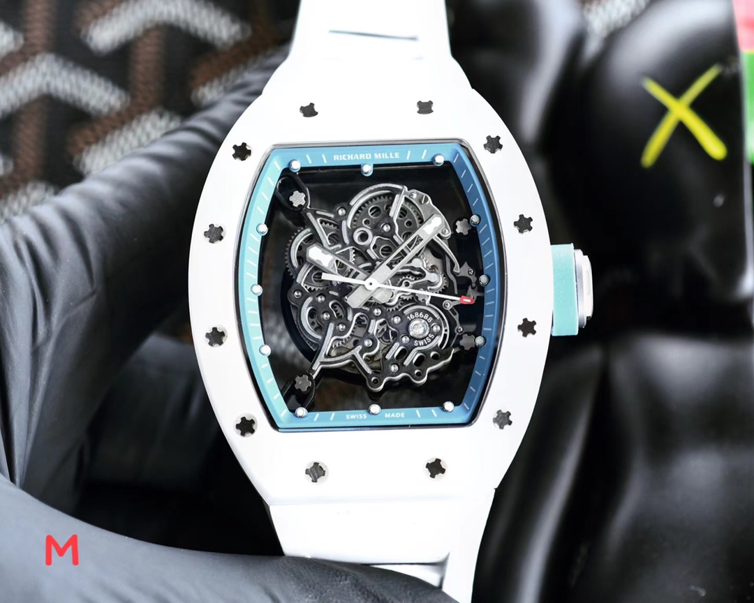 ?? RICHARDMILLE excellent craftsmanship ?? Perfect presentation RM055 White pottery ?? RM055 Black pottery This model uses highly transparent glass, so that the large seconds look as if they are walking inside the glass; The ultimate and incredible crafts