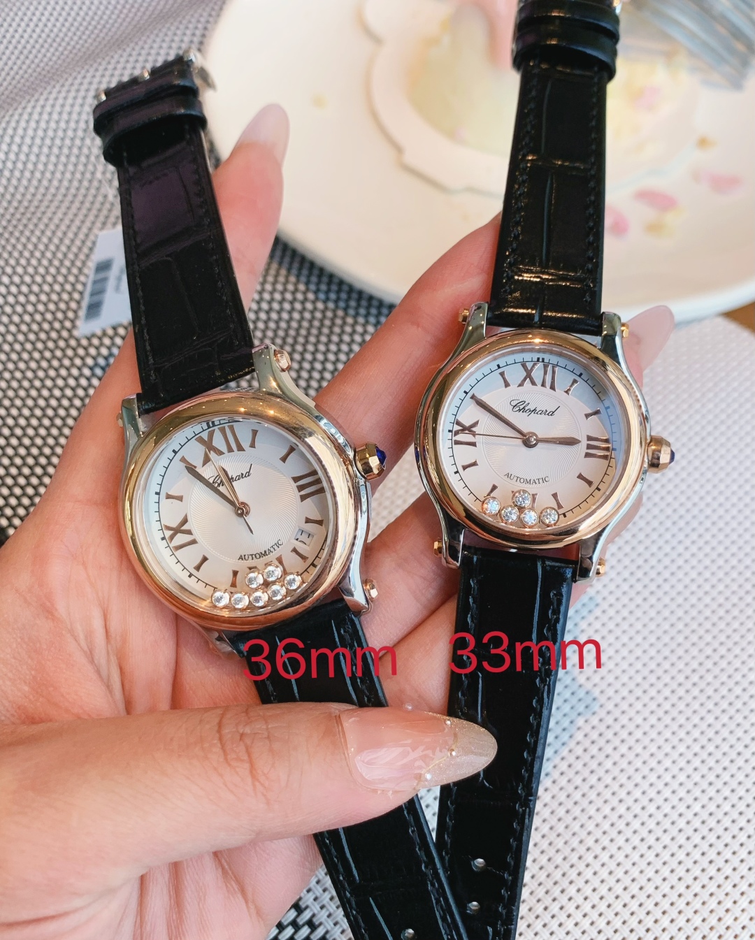 ??240 All three sizes are complete ??
HAPPY DIAMONDS
As Chopard's most sought-after and best-selling collection, this collection interprets Chopard's signature dynamic diamond concept with a delicate touch. The new Happy Diamonds feature a curved ring des