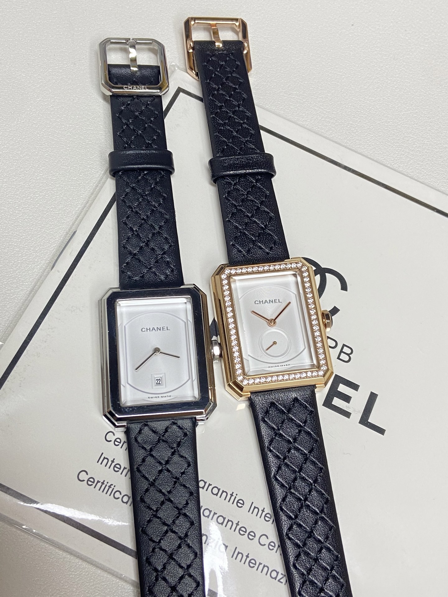 ?? White 350 Gold diamond ?30 Full diamond ?150 Crocodile skin ?200
Chanel Boy.Friend watch new upgraded American alligator leather version with overall quality upgraded details consistent with the original This watch fully incorporates the design element