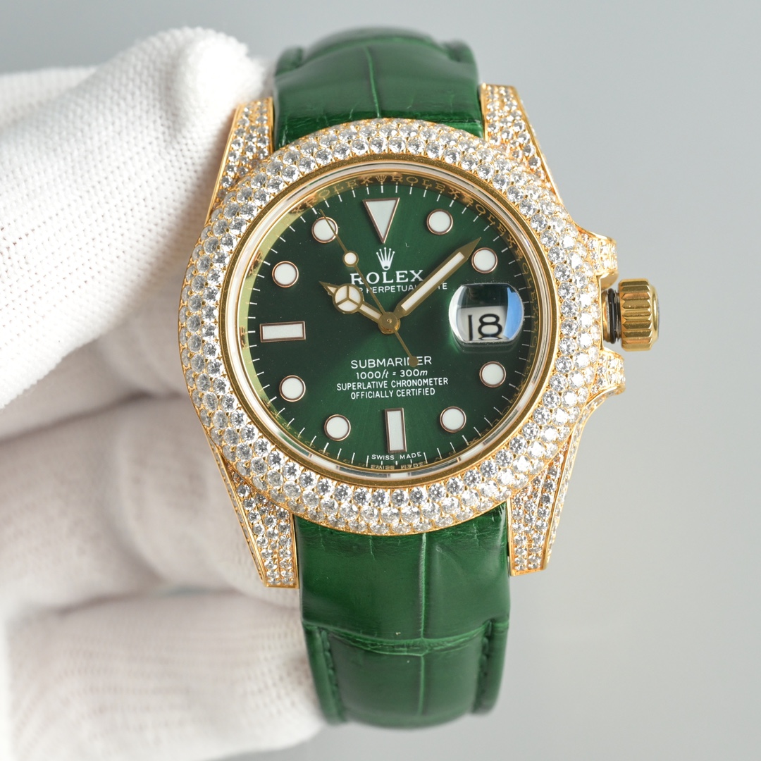 Ordinary dial 2150 Full diamond dial 2350
New modified diamond-encrusted Rolex ? - Submariner (Submariner) gold alligator leather diamond-Encrusted collection! A magnificent and luxurious watch, seductive and tense, the perfect choice for an air of luxury
