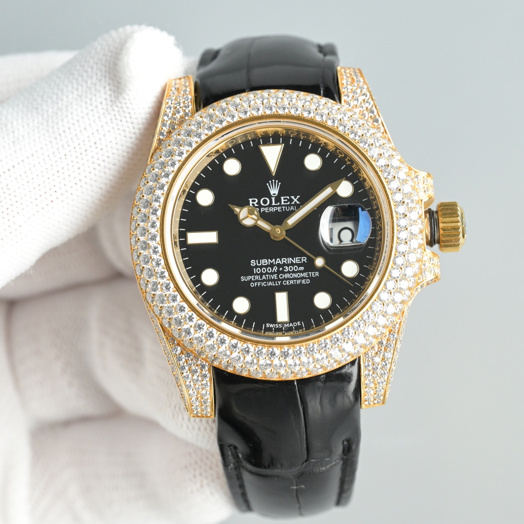 Ordinary dial 2150 Full diamond dial 2350
New modified diamond-encrusted Rolex ? - Submariner (Submariner) gold alligator leather diamond-Encrusted collection! A magnificent and luxurious watch, seductive and tense, the perfect choice for an air of luxury