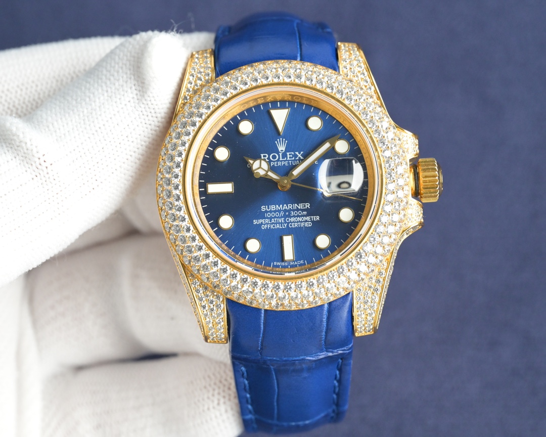 Brand new modified diamond setting
Rolex ? watch - Submariner (Submariner) gold alligator leather diamond-encrusted collection! An extremely magnificent and luxurious watch, seductive and tense, the perfect choice for an air of luxury, a symbol of status,