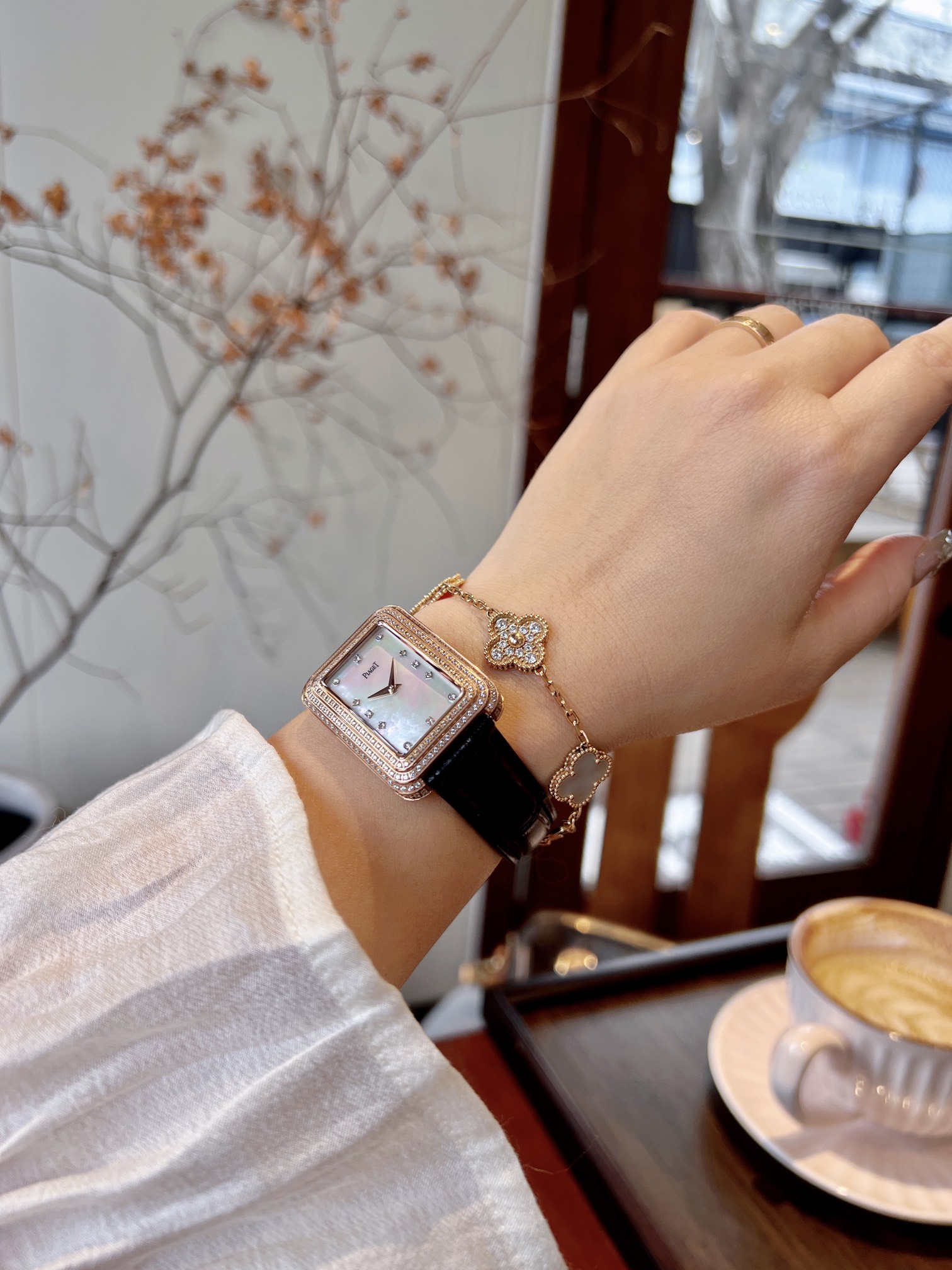[?? Ordinary face 700 diamond faces +50] ????PlAGET- Earl Limelight barrel-shaped collection! Size 26.8x 36.6 mm. The case is set with 268 moissanite ?? diamonds. Sapphire crystal glass. The Limelight barrel-shaped watch is like a women's evening dress, w