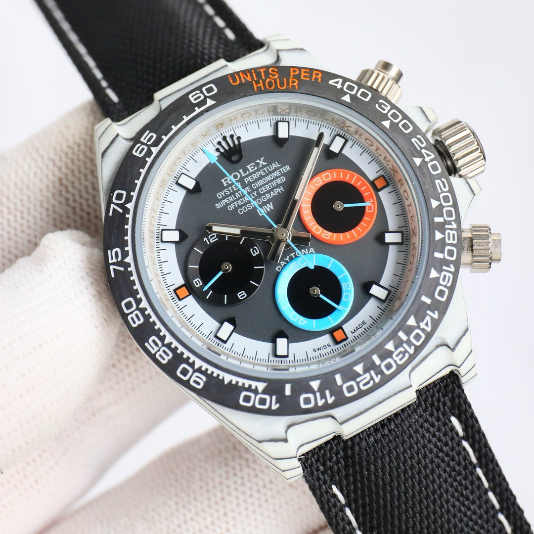 850?? ROLEX- the custom-made carbon fiber version of the Chronograph Daytona series, the watch is not only light to wear but also hard in appearance. And each watch has a unique carbon fiber patterned material. [Case] The size of the watch is 40X12.4, mat