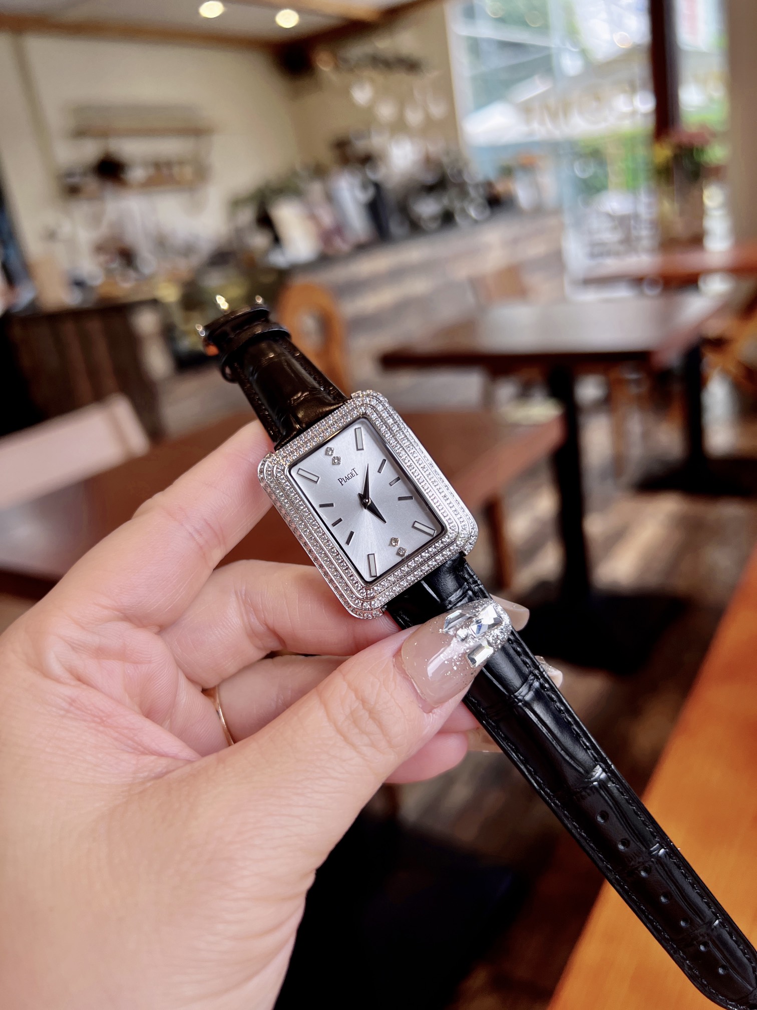 [?? Ordinary face 700 diamond faces +50] ????PlAGET- Earl Limelight barrel-shaped collection! Size 26.8x 36.6 mm. The case is set with 268 moissanite ?? diamonds. Sapphire crystal glass. The Limelight barrel-shaped watch is like a women's evening dress, w