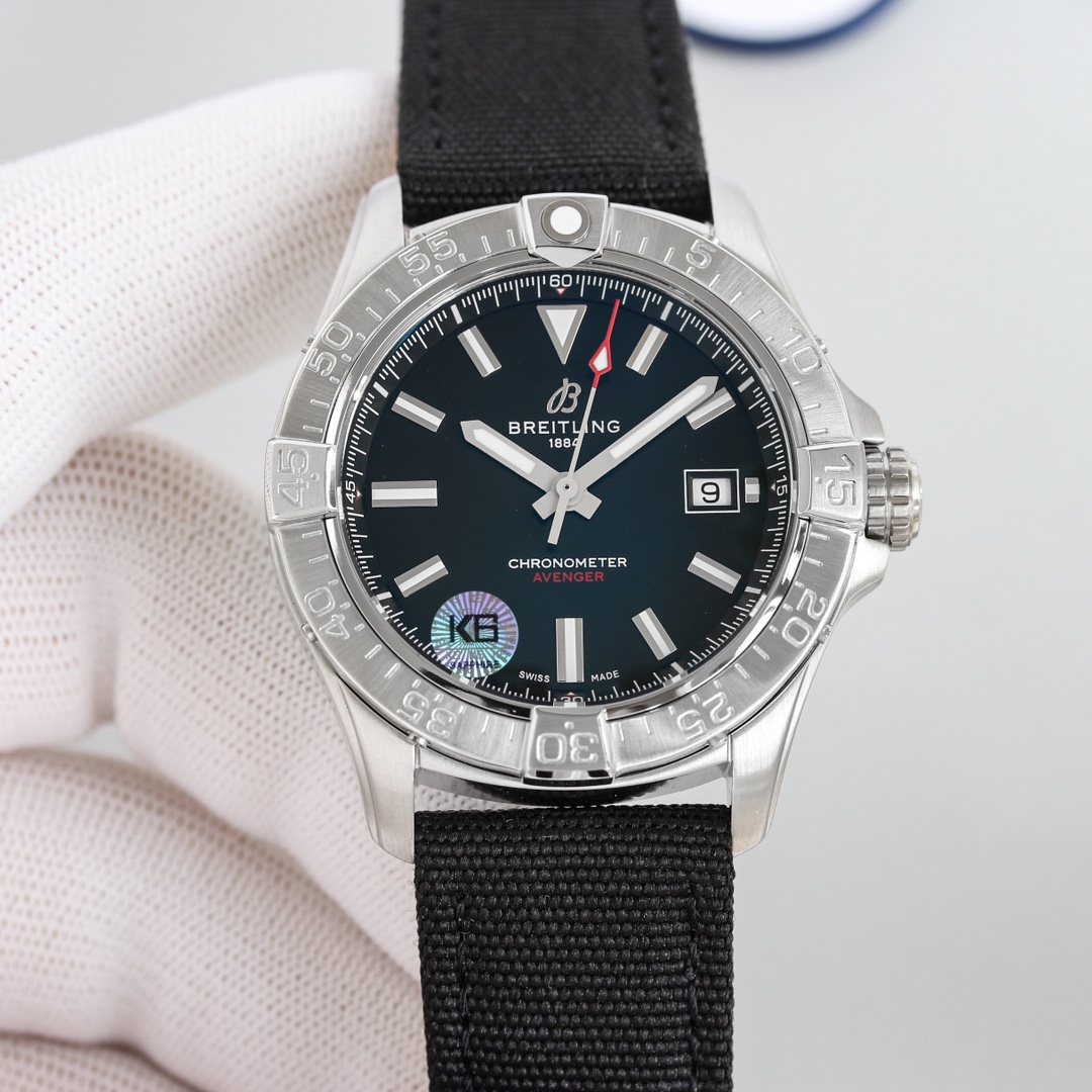 1400
The new Breitling Avenger series model A17328101 is coming
42mm in diameter, 300m super water-resistant, 12.15mm thick, with a stable 2824 Cal.17 movement dial, rod hour markers, super luminous curved sapphire crystal glass, double-sided anti-glare, 