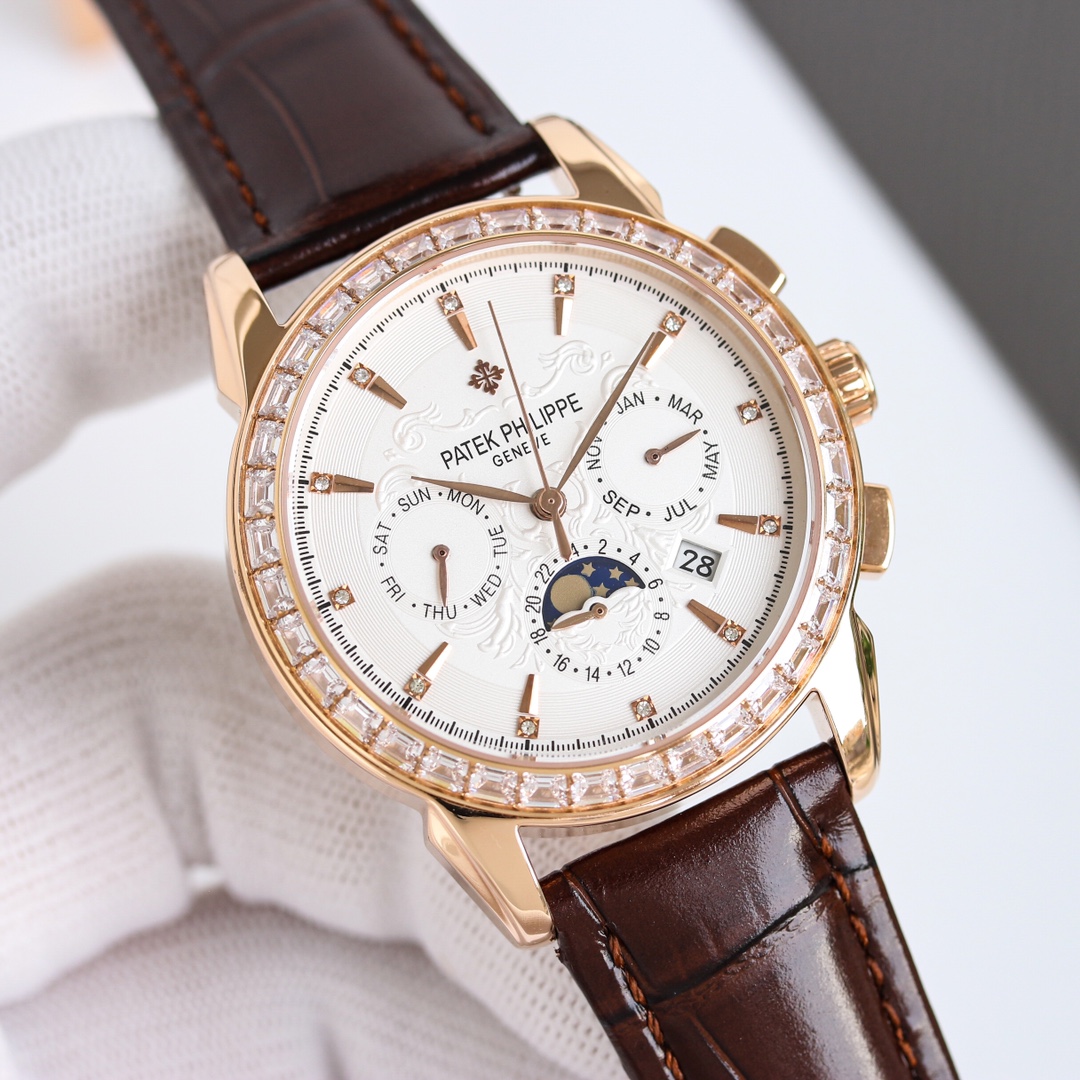 White shell 1500 Gold shell 1550
The 2024 Patek Philippe Complication Chronograph collection is now available! A noble work of art from Patek Philippe! Paired with imported 9100 multi-function movement (0 rework) functions (24 hours, days, stars, months) 