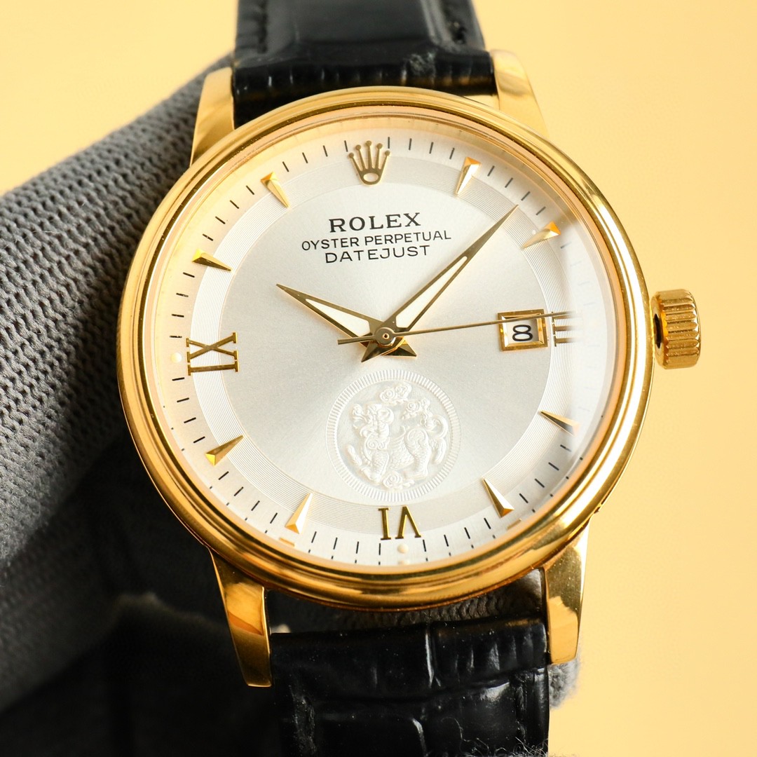 White case 750 Gold case 800
The store's bestseller is the ROLEX [Prosperity Pixiu] upgraded version of the men's watch, which features a unique dial design combined with the 3D effect of the Prosperity Pixiu. The overall effect is more upscale and luxuri