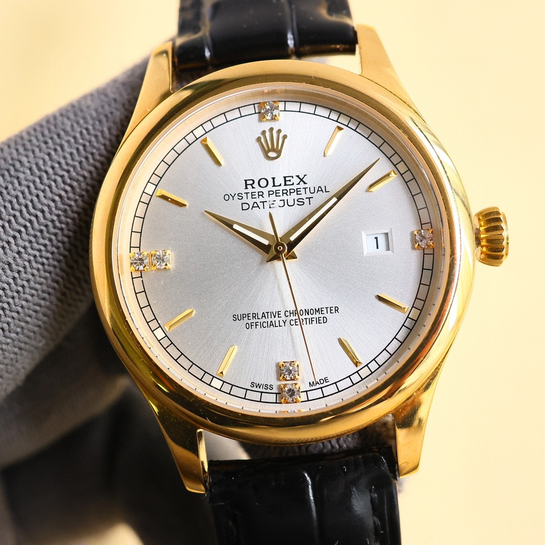 White shell 750 Gold shell 800
The store's bestseller is the upgraded version of the ROLEX men's watch, which features a unique dial design combined with the 3D effect of the metal decorative nails, presenting a more upscale and luxurious overall effect o