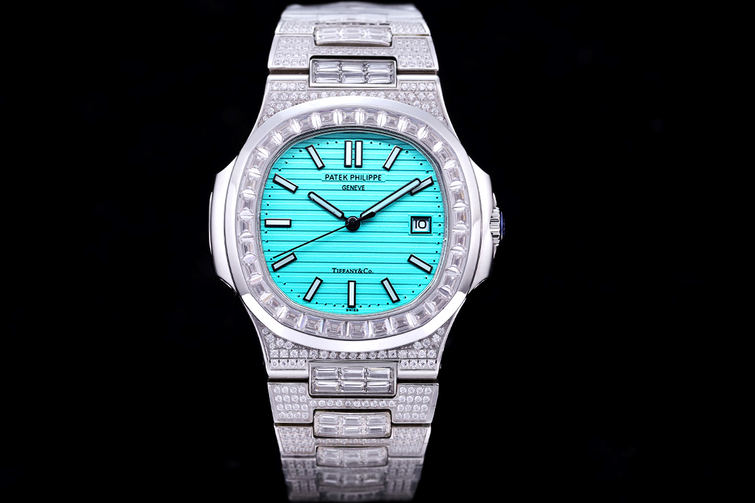 pp Patek Philippe Nautilus Starry Sky Edition! 1 ? 12 bar-shaped hour markers on the dial, molded according to the original 5711 lettering, retain the original black oil striped luminous hour markers. 2 ? New custom-made original 324 movement, the positio