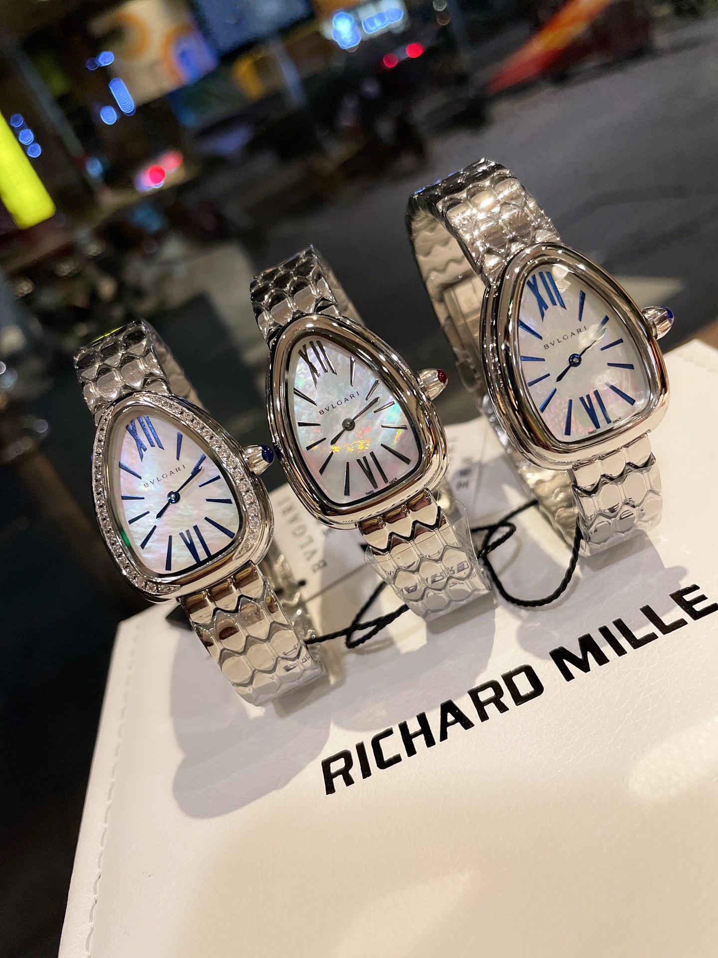 ?? White 280 gold 300 diamonds ?20

(Check for high quality ??)
During the 2019 Baselworld International watch and Jewellery show, Bulgari's new Octo Finissimo watch made a stunning debut, setting a new record for the thinnest watch in the industry for th