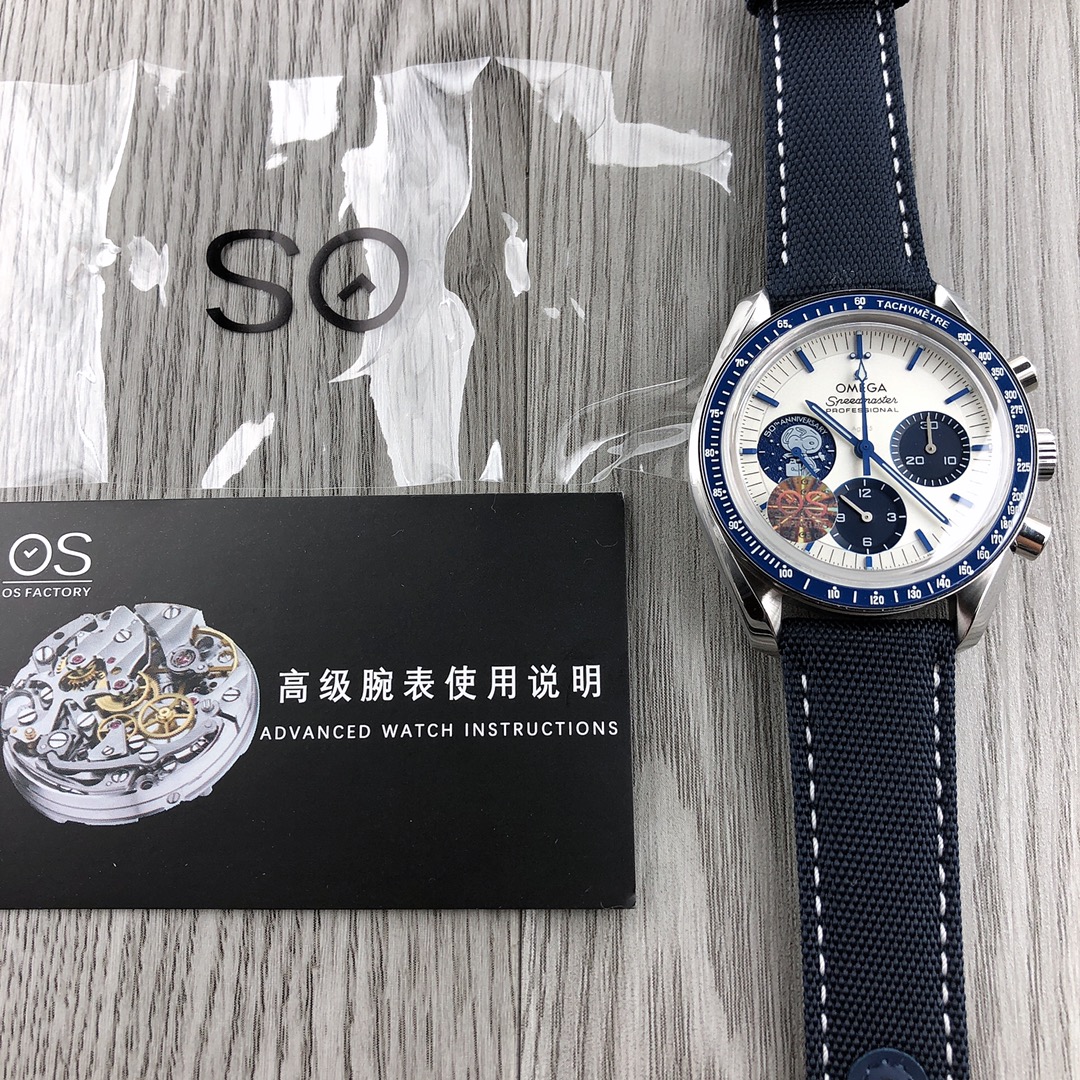 SJ produced 1750
OS OMEGA ?? Speedmaster 310.32.42.50.02.001 (Snoopy 's 50th Anniversary watch), stainless steel case, blue zirconia [ZrO2] ceramic bezel with white enamel tachometer scale, ?? silver-white dial with blue PVD-treated pointed hour markers a