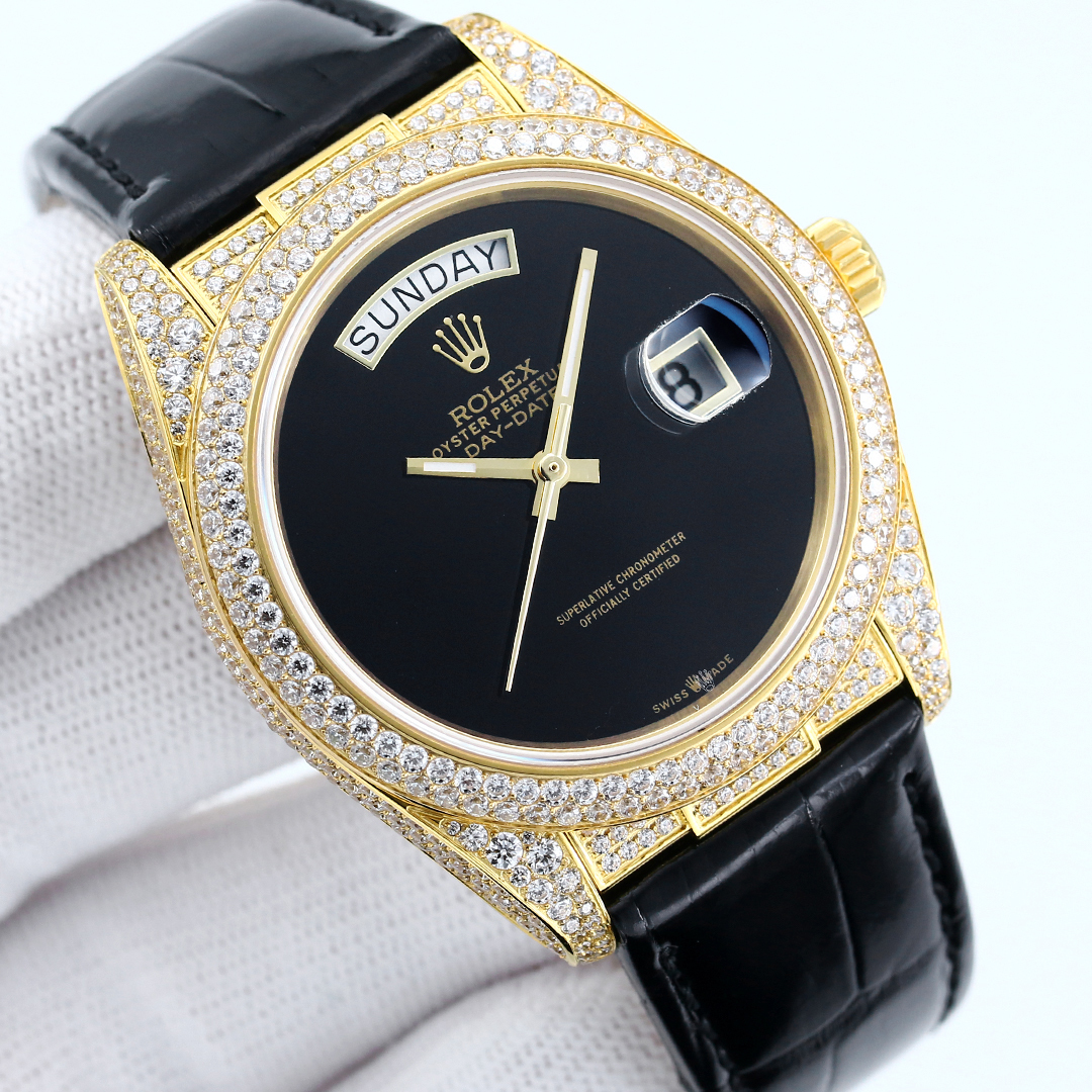 SJ white case 1800 Gold case 1900
ROLEX Day-DATE 40mm ??YT1 top quality ?? First Datejust American Alligator leather strap series! ? Set with top-quality natural opal at the back, big sparkle, extremely difficult, the most glittering craftsmanship of the 